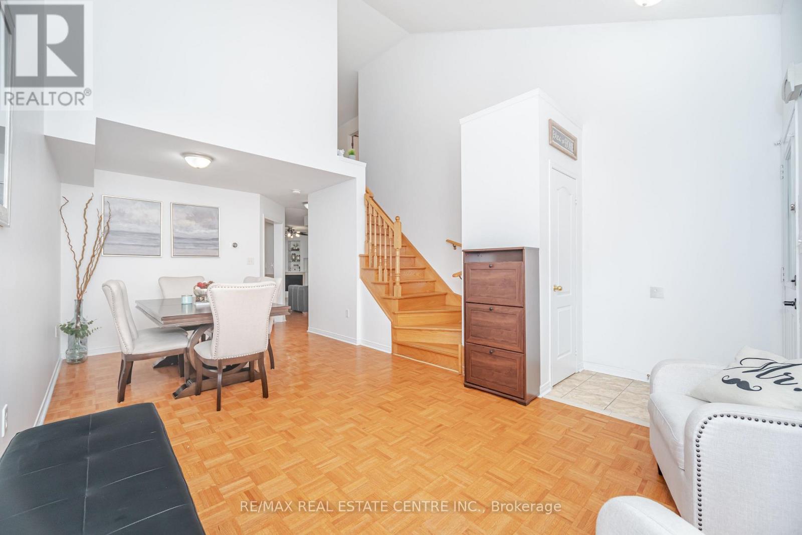 23 Quailvalley Drive, Brampton, Ontario L6R 0N3 - Photo 6 - W12603030