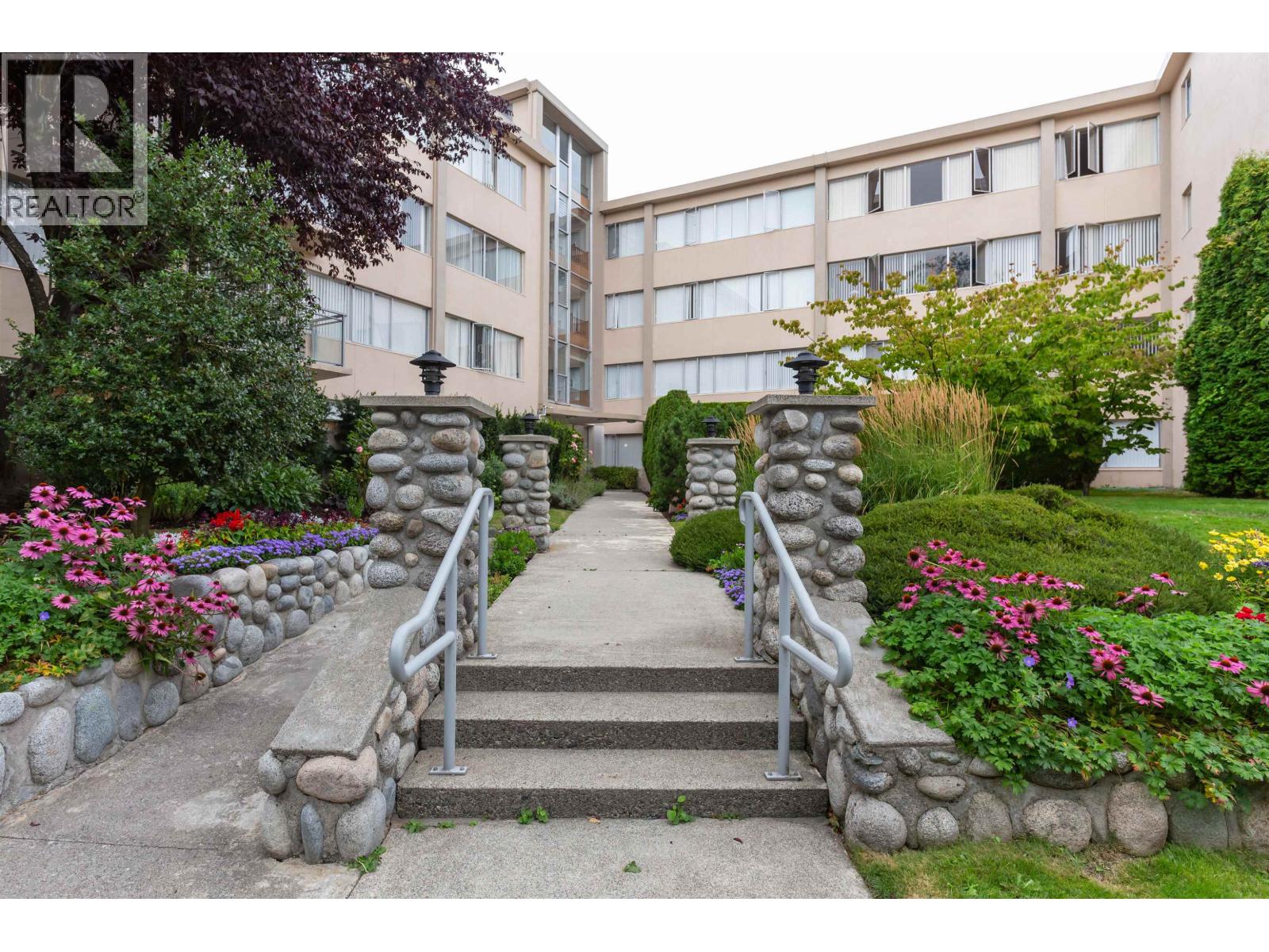 104 6450 E Boulevard, Vancouver, British Columbia  V6M 3V9 - Photo 1 - R3072386
