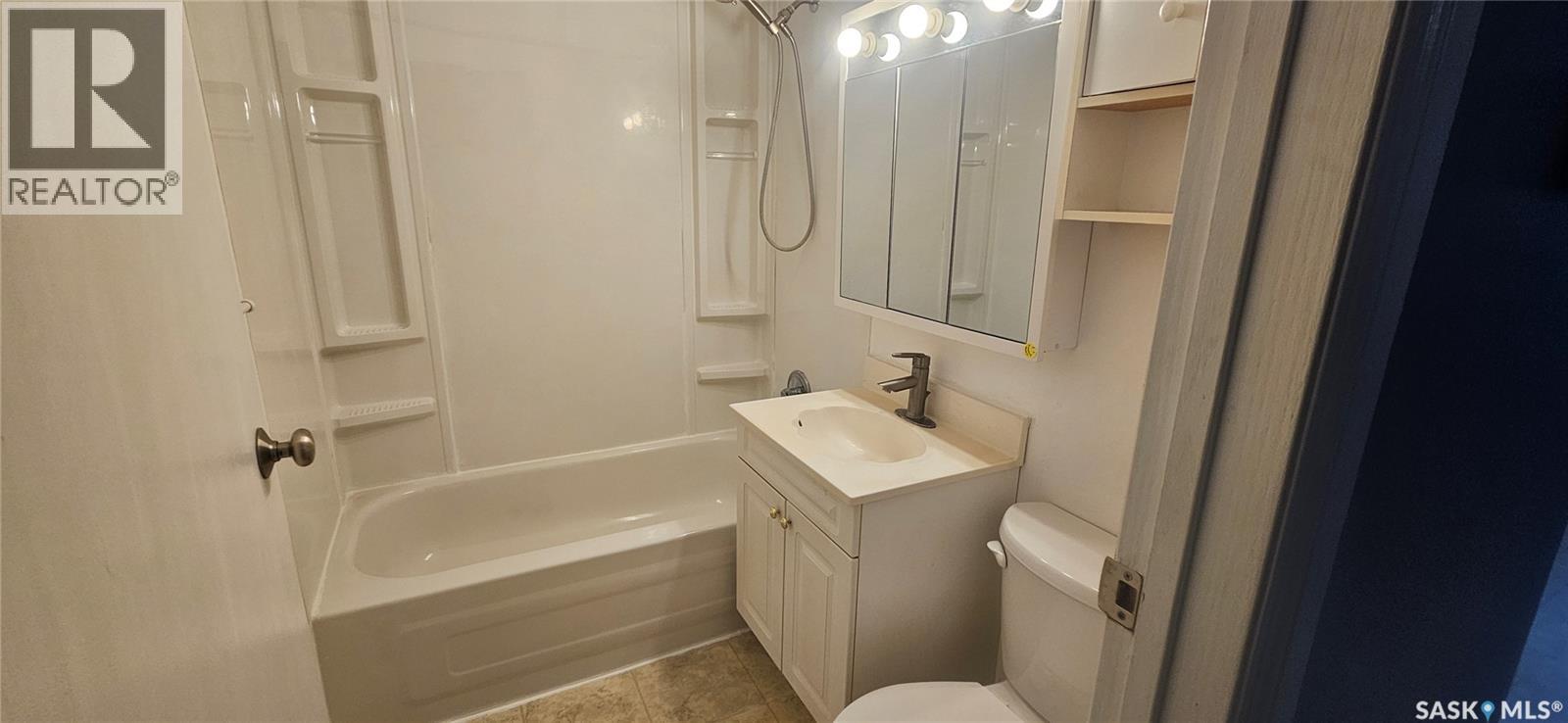 619 4th Avenue Nw, Swift Current, Saskatchewan  S9H 0V7 - Photo 11 - SK025135