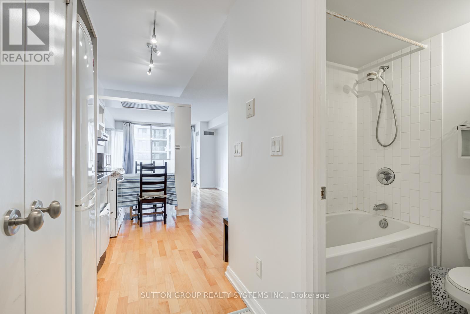 735 - 111 Elizabeth Street, Toronto, Ontario M5G 1P7 - Photo 2 - C12603310