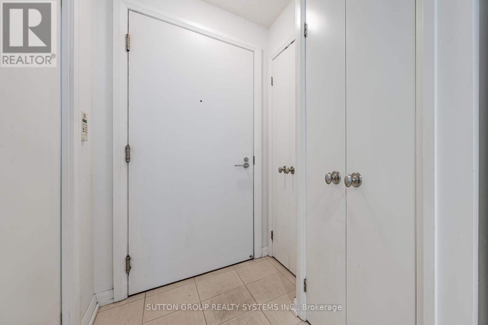 735 - 111 Elizabeth Street, Toronto, Ontario M5G 1P7 - Photo 3 - C12603310