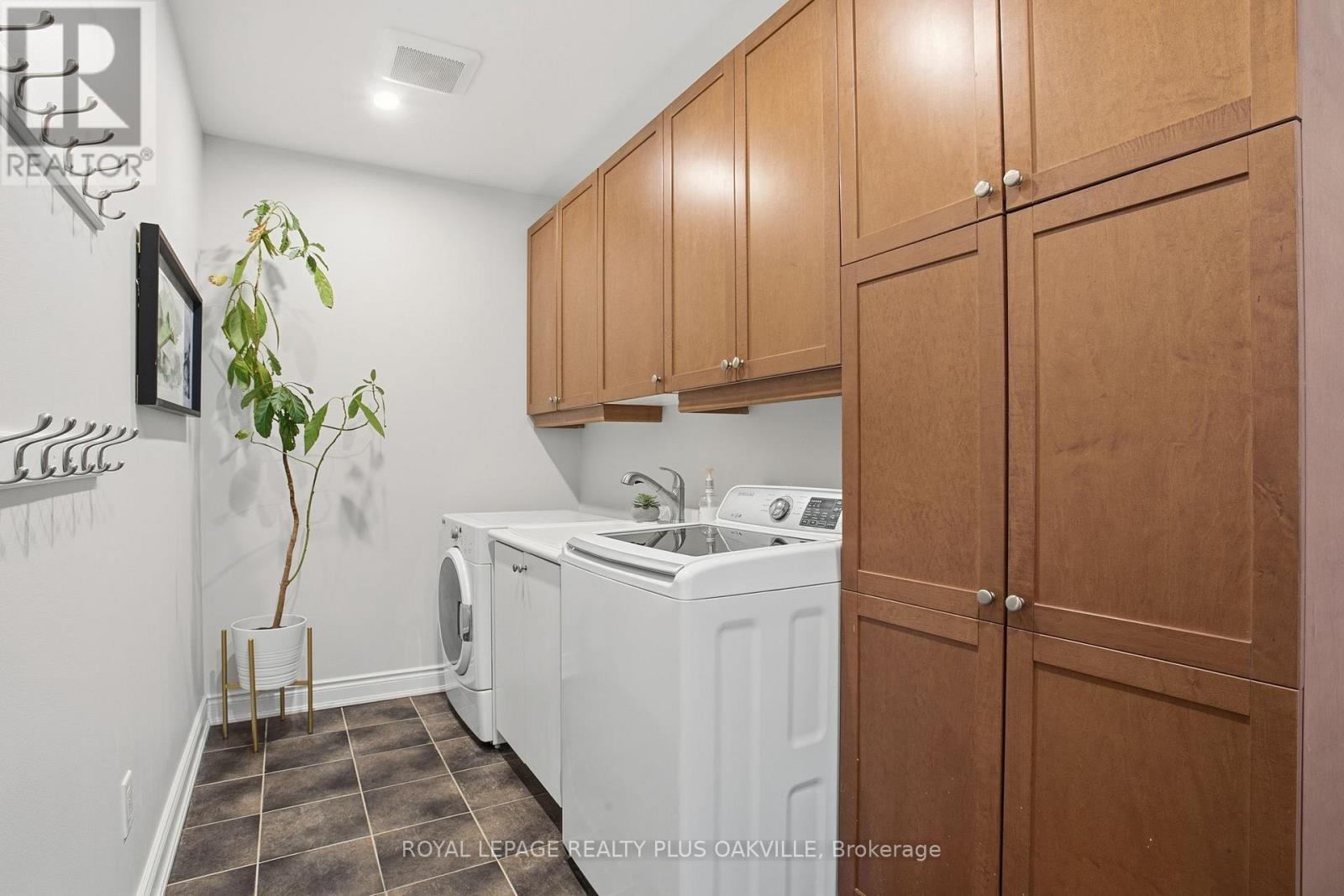 3488 Rebecca Street, Oakville, Ontario  L6L 6X9 - Photo 18 - W12603314