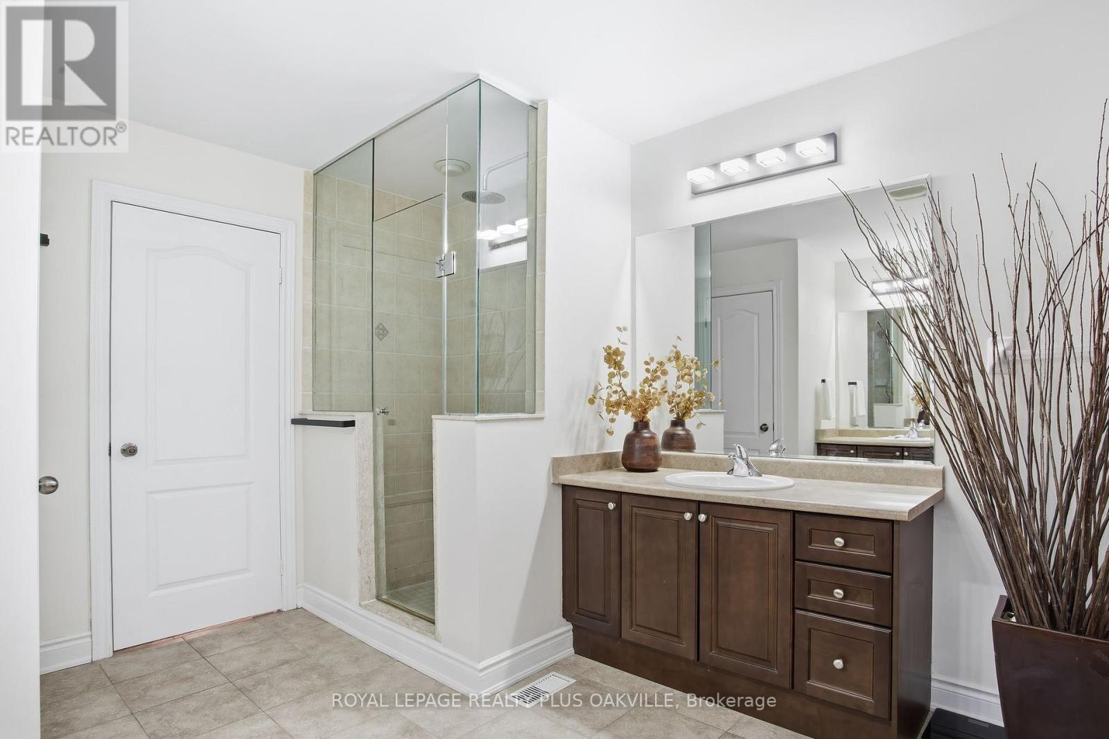 3488 Rebecca Street, Oakville, Ontario  L6L 6X9 - Photo 23 - W12603314