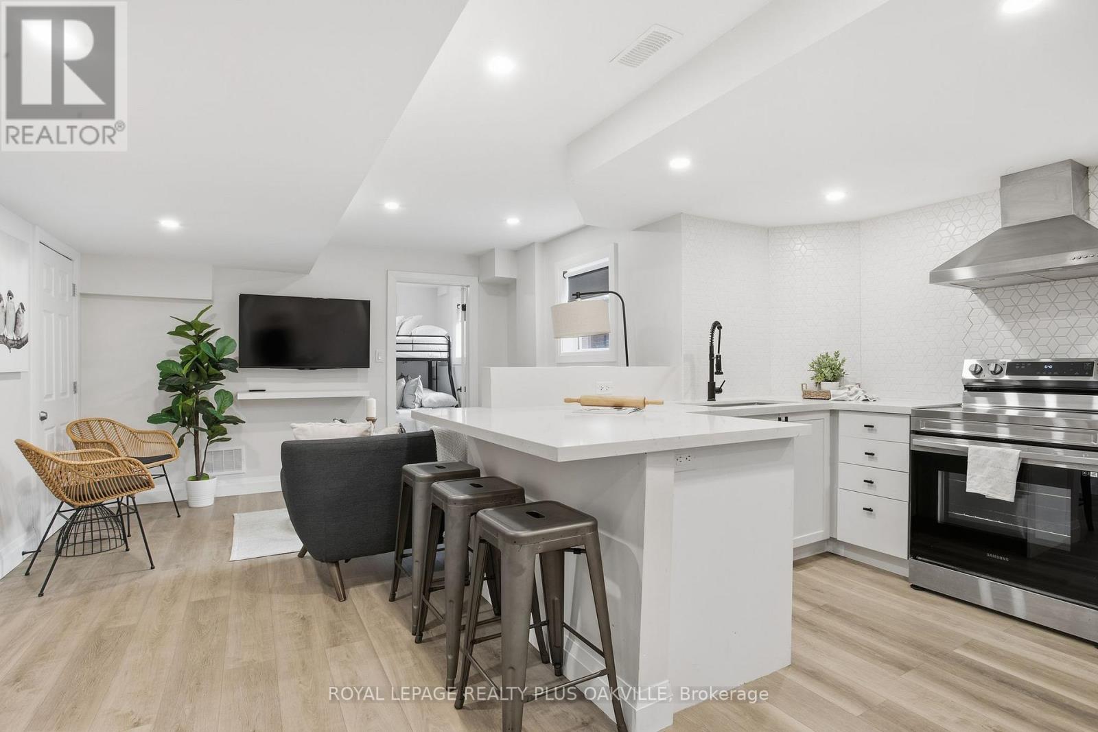 3488 Rebecca Street, Oakville, Ontario  L6L 6X9 - Photo 35 - W12603314