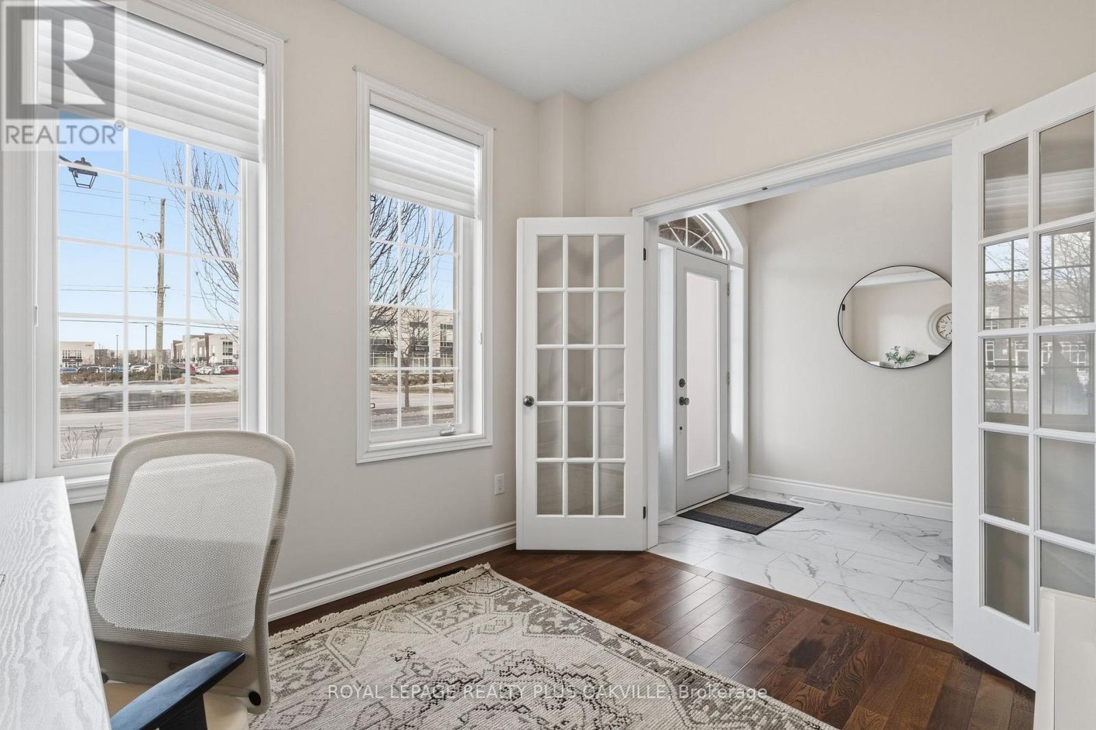 3488 Rebecca Street, Oakville, Ontario  L6L 6X9 - Photo 5 - W12603314