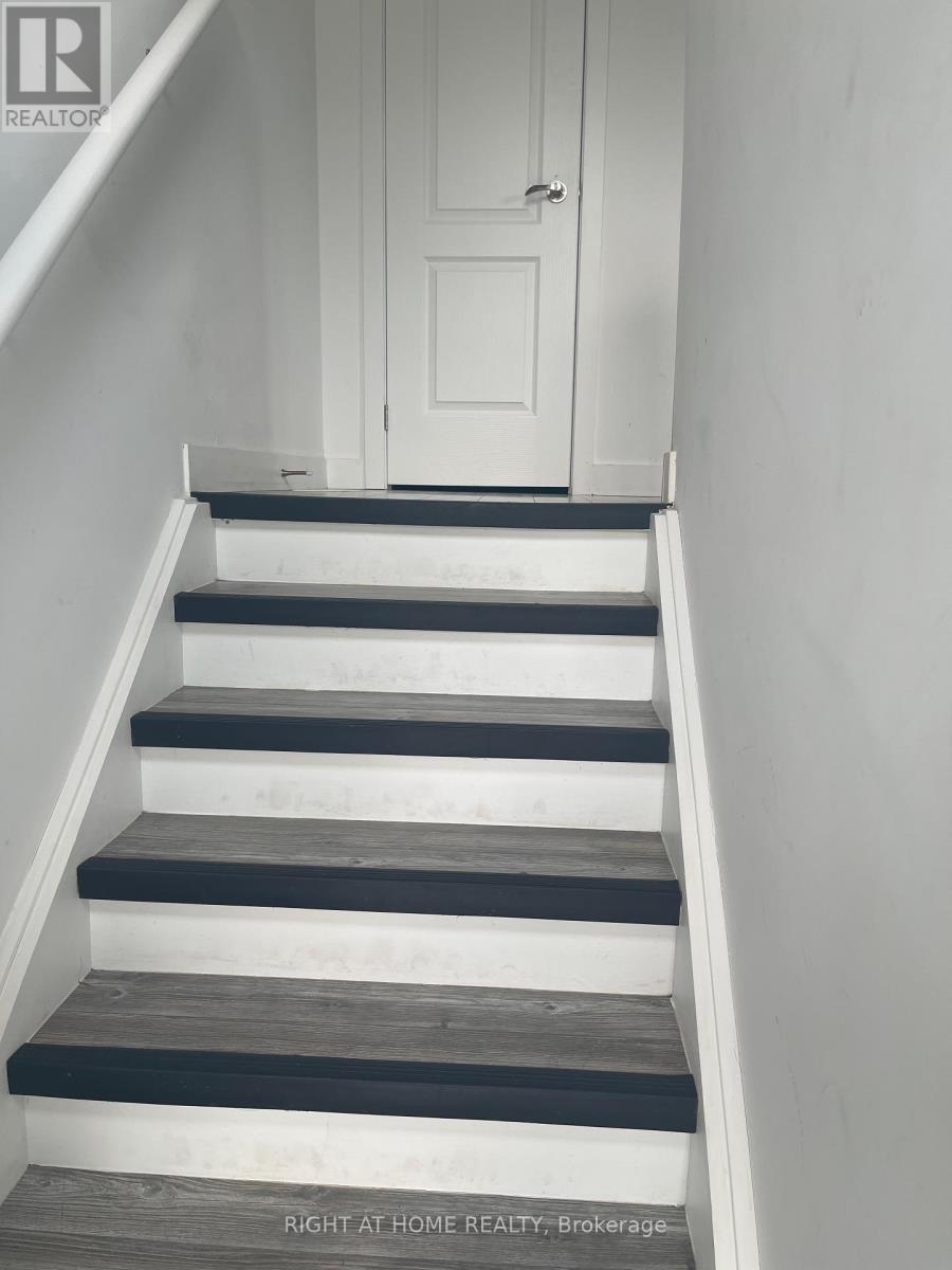 59 Denistoun Street, Welland, Ontario  L3C 0H6 - Photo 2 - X12602116