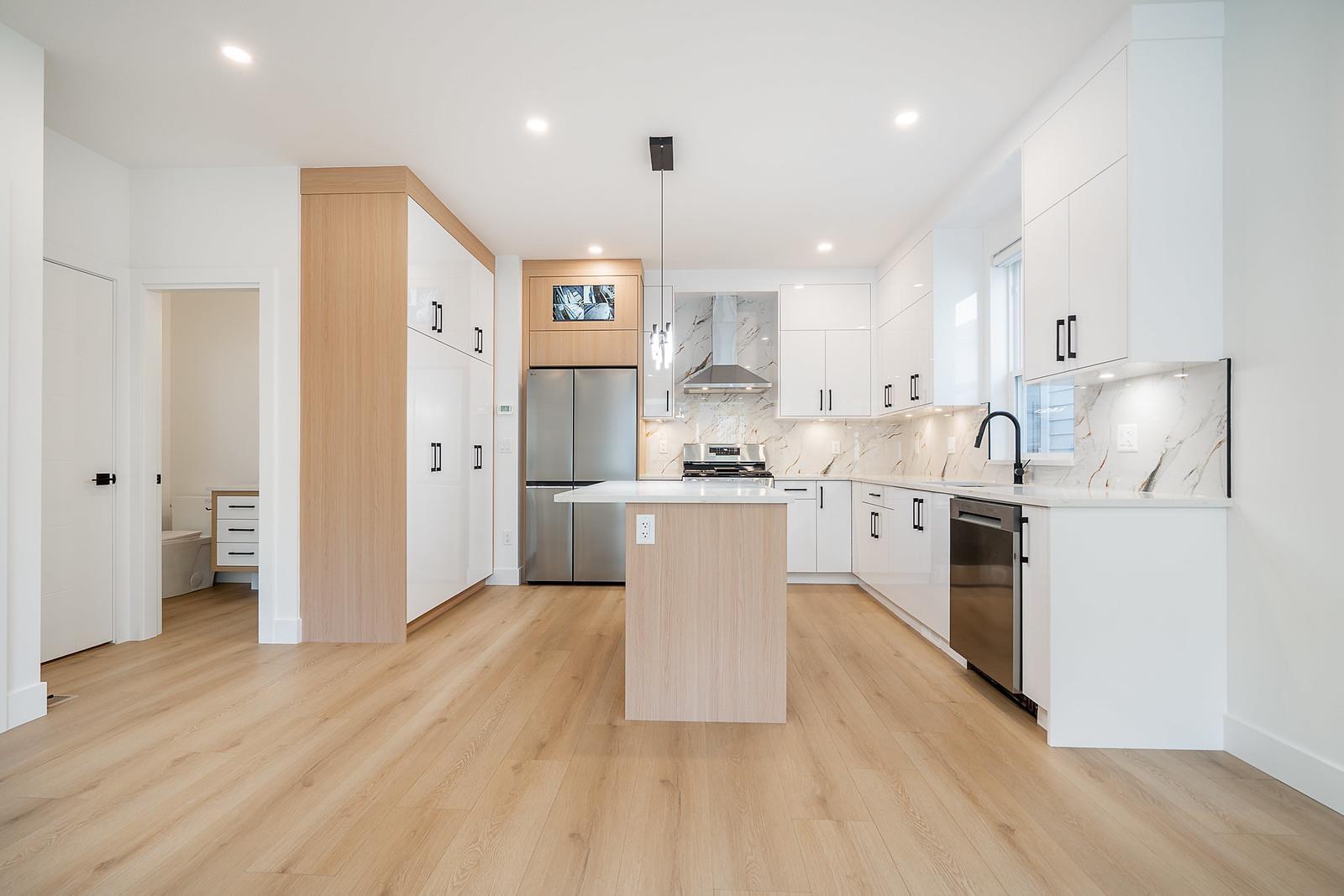 102 16693 16 Avenue, Surrey, British Columbia  V3S 9X7 - Photo 1 - R3061720