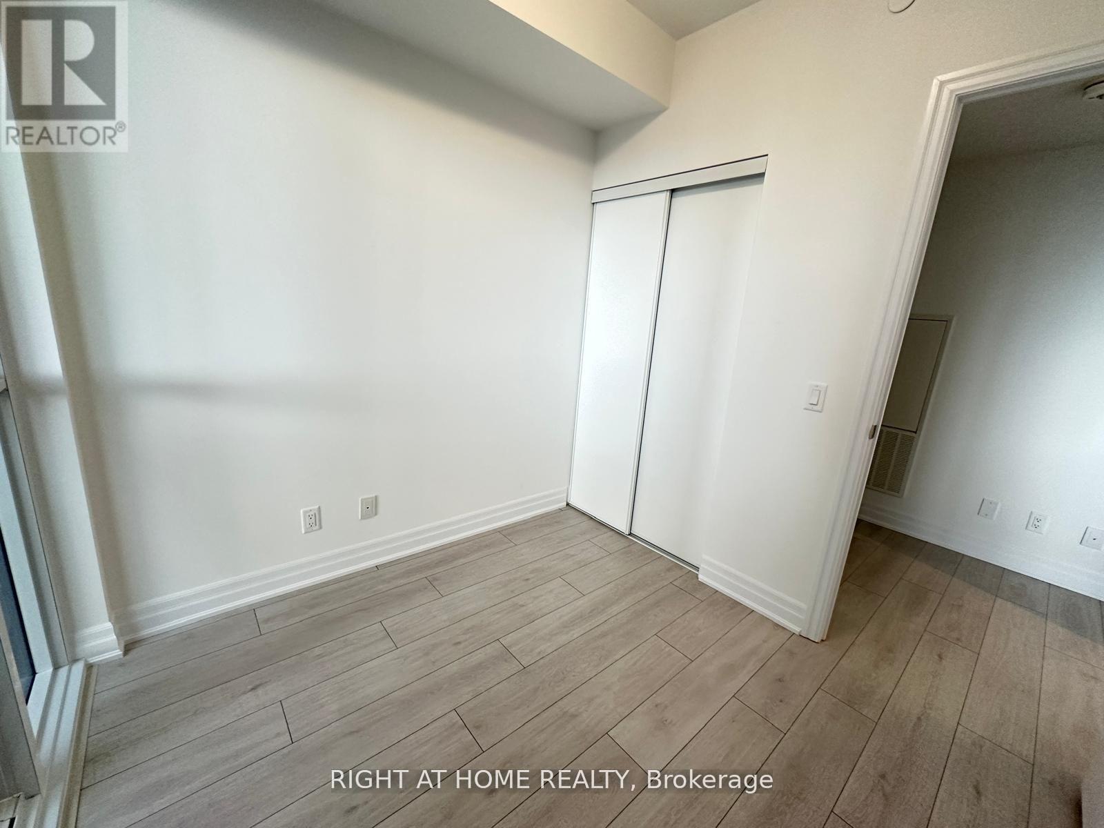 2408 - 30 Elm Drive W, Mississauga, Ontario  L5B 0N6 - Photo 6 - W12603340