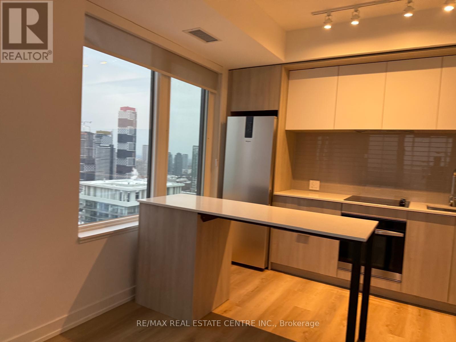 2903 - 395 Square One Drive, Mississauga, Ontario  L5B 0P6 - Photo 10 - W12603364