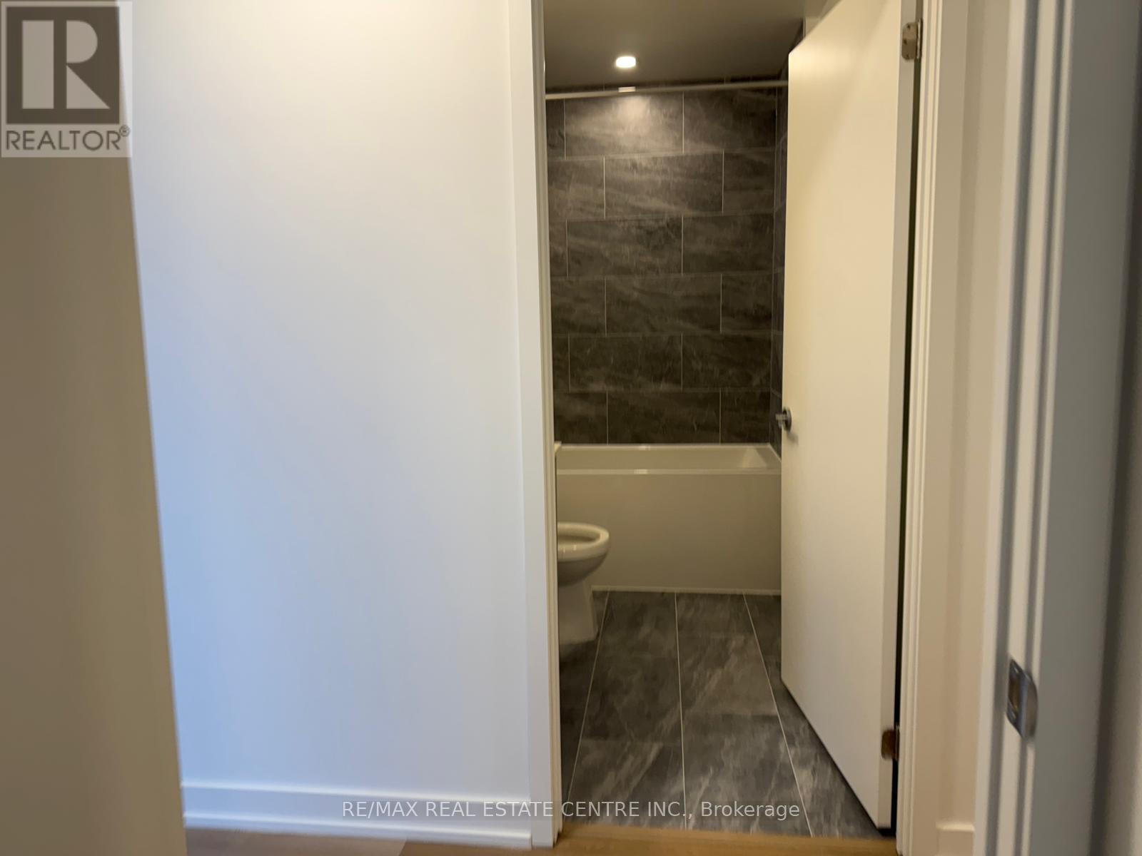 2903 - 395 Square One Drive, Mississauga, Ontario  L5B 0P6 - Photo 33 - W12603364