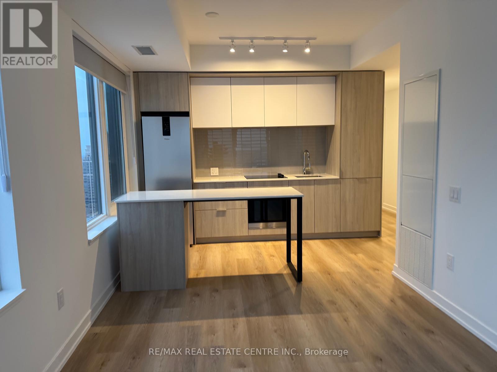 2903 - 395 Square One Drive, Mississauga, Ontario  L5B 0P6 - Photo 8 - W12603364