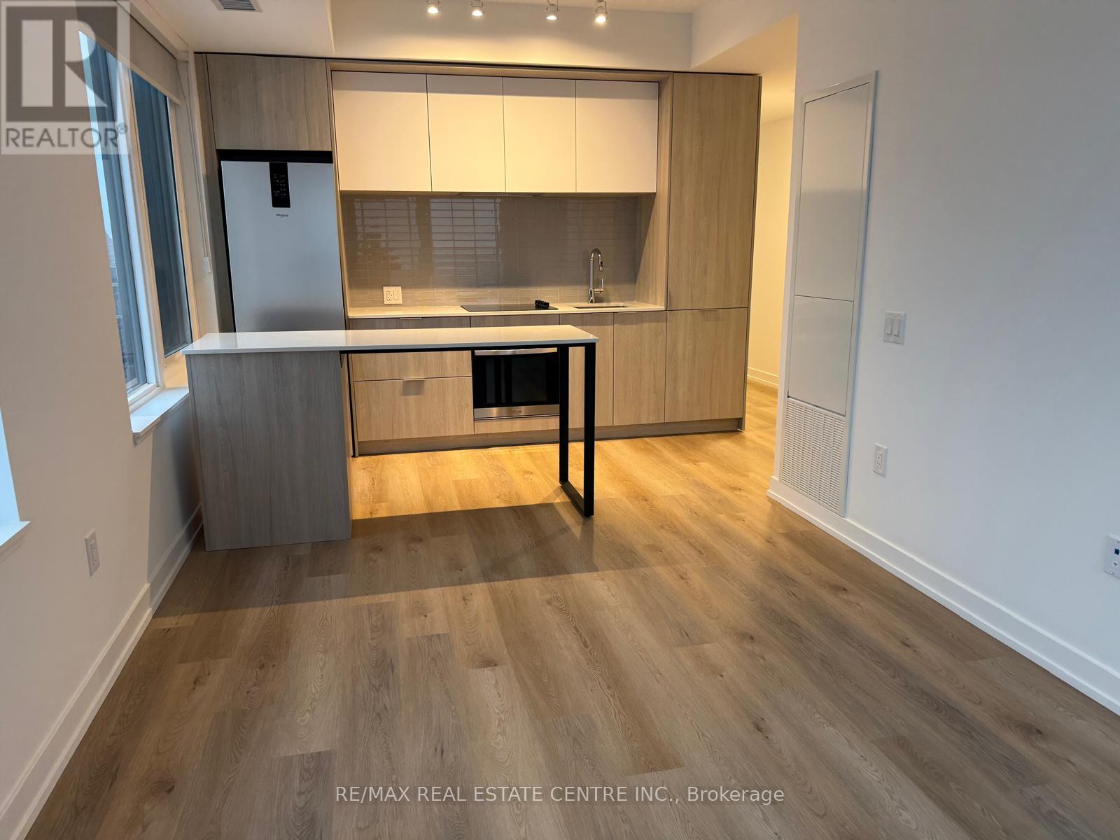 2903 - 395 Square One Drive, Mississauga, Ontario  L5B 0P6 - Photo 9 - W12603364