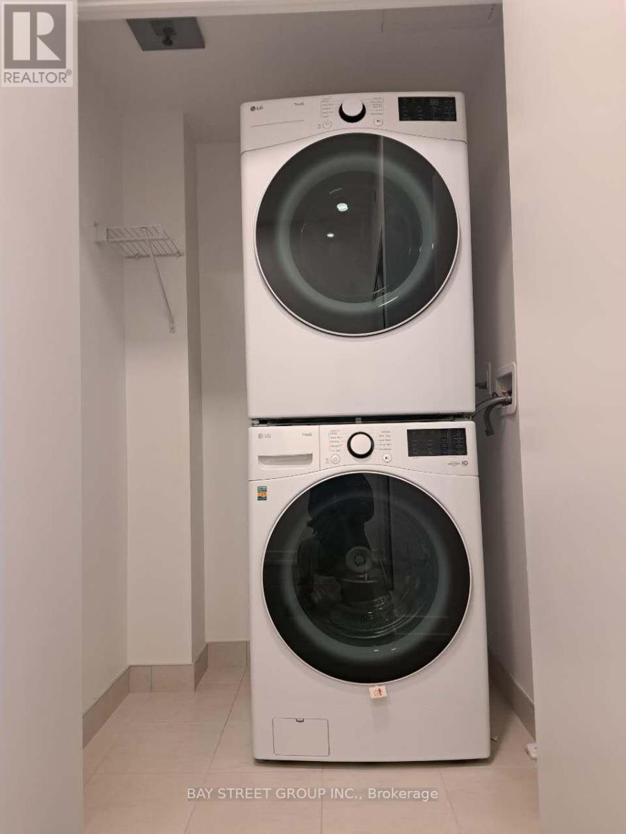 2802 - 395 Square One Drive, Mississauga, Ontario  L5B 0P6 - Photo 15 - W12603368