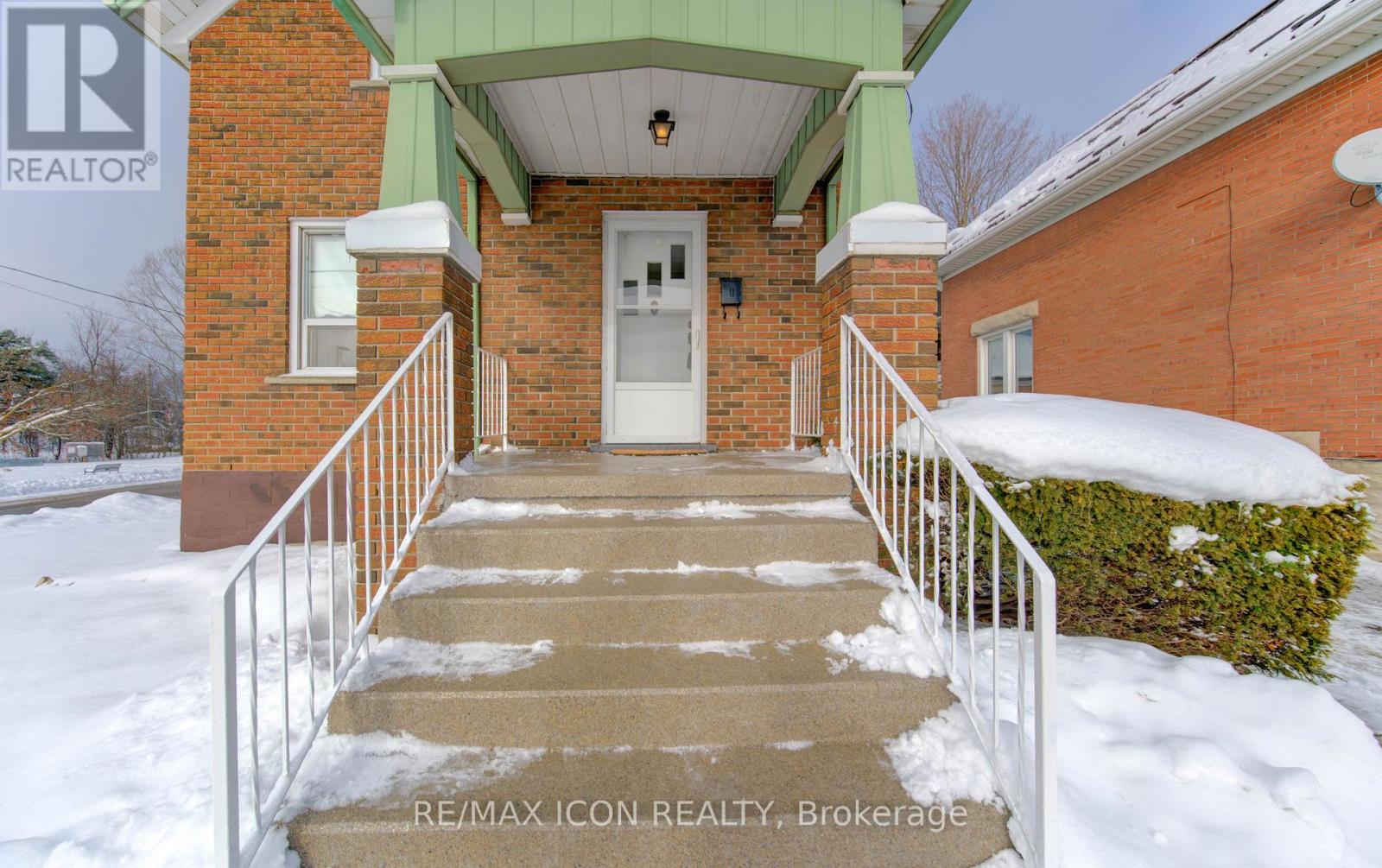 160 Glasgow Street, Waterloo, Ontario  N2G 2G9 - Photo 3 - X12603350