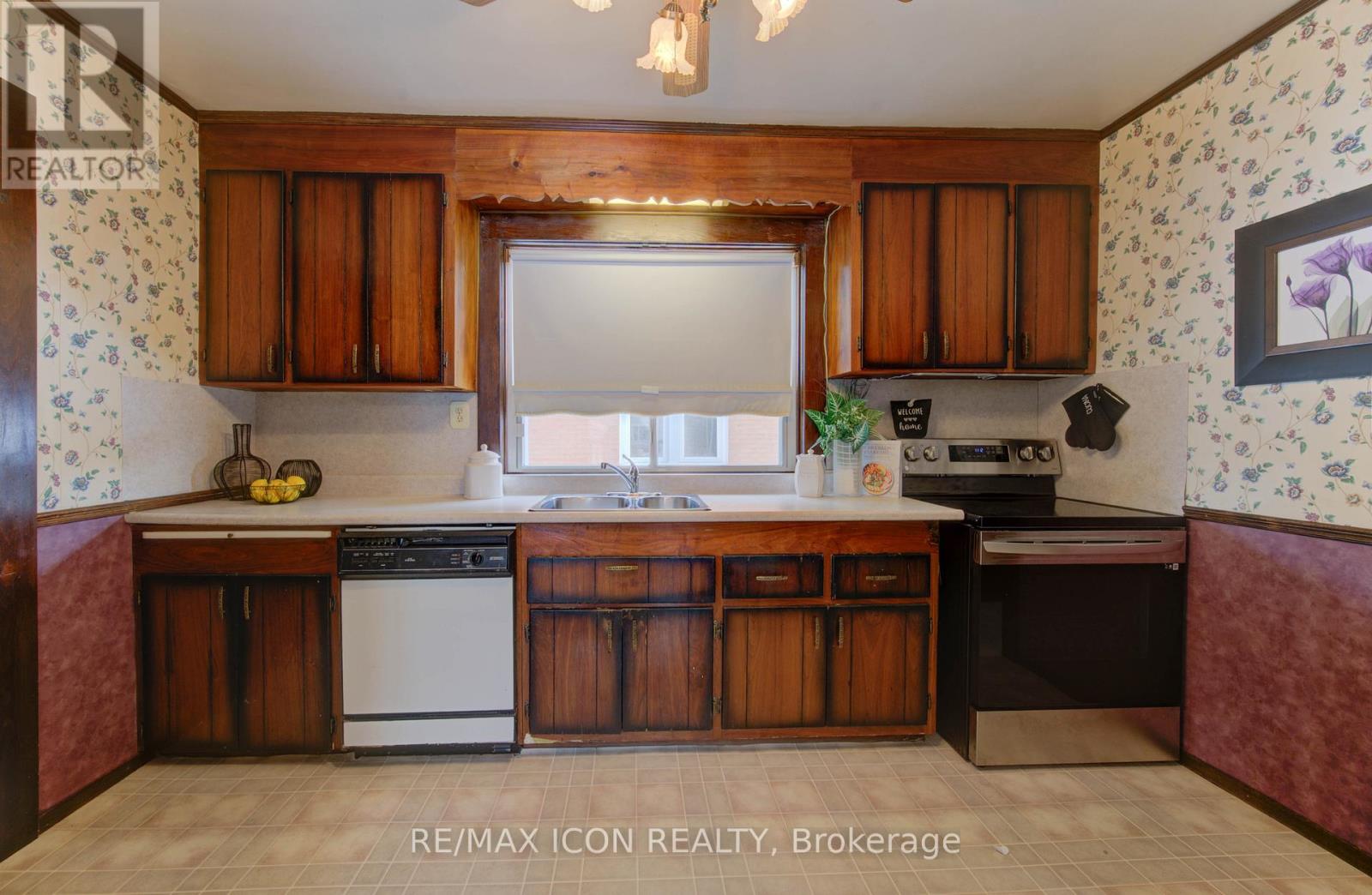 160 Glasgow Street, Waterloo, Ontario  N2G 2G9 - Photo 4 - X12603350