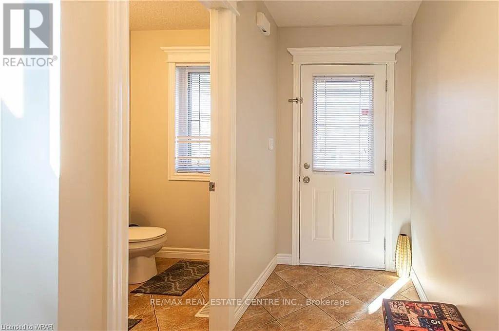 887 Frontenac Crescent, Woodstock, Ontario  N4V 0A8 - Photo 2 - X12603360