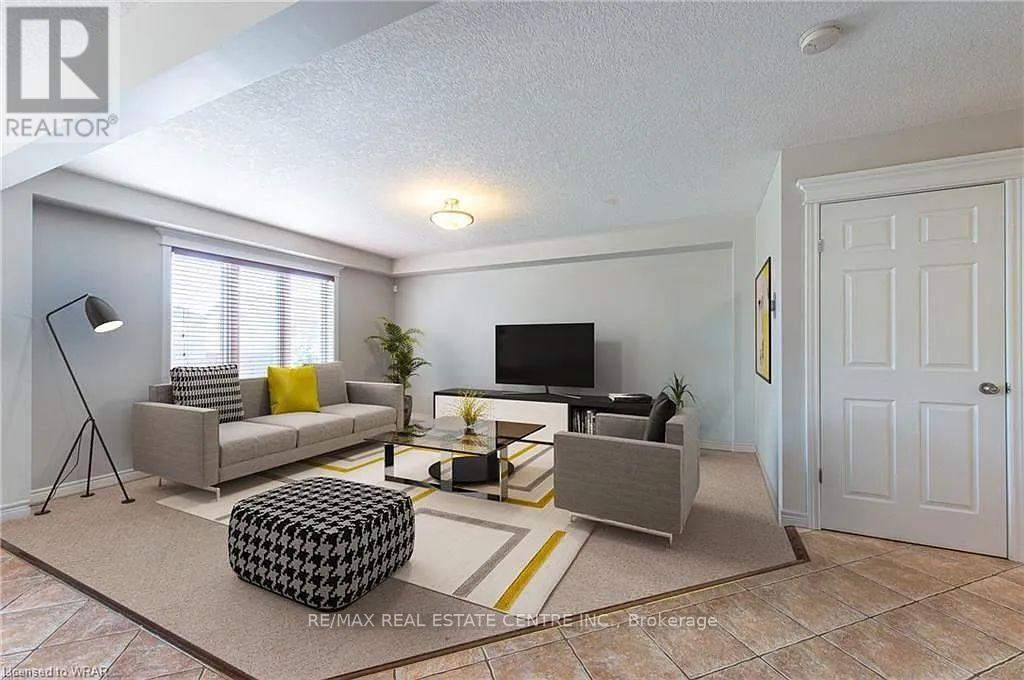 887 Frontenac Crescent, Woodstock, Ontario  N4V 0A8 - Photo 3 - X12603360