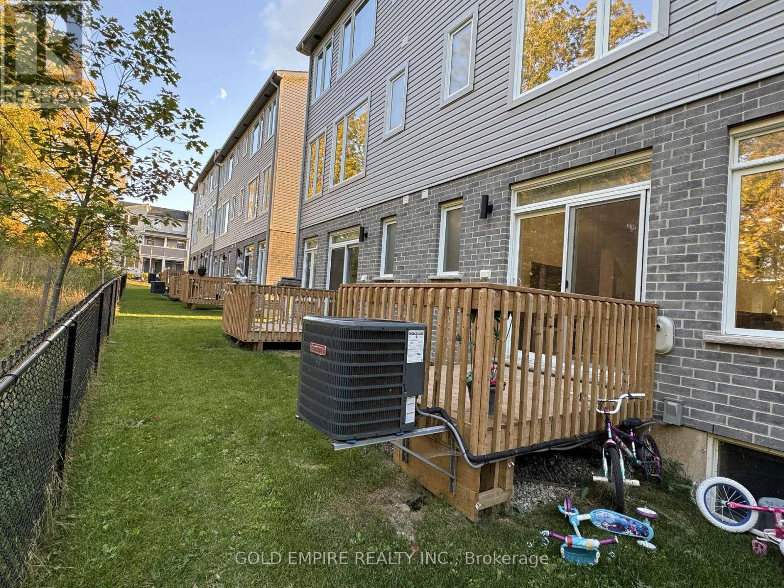 45 - 990 Deveron Crescent, London South, Ontario  N5Z 0B3 - Photo 37 - X12603382