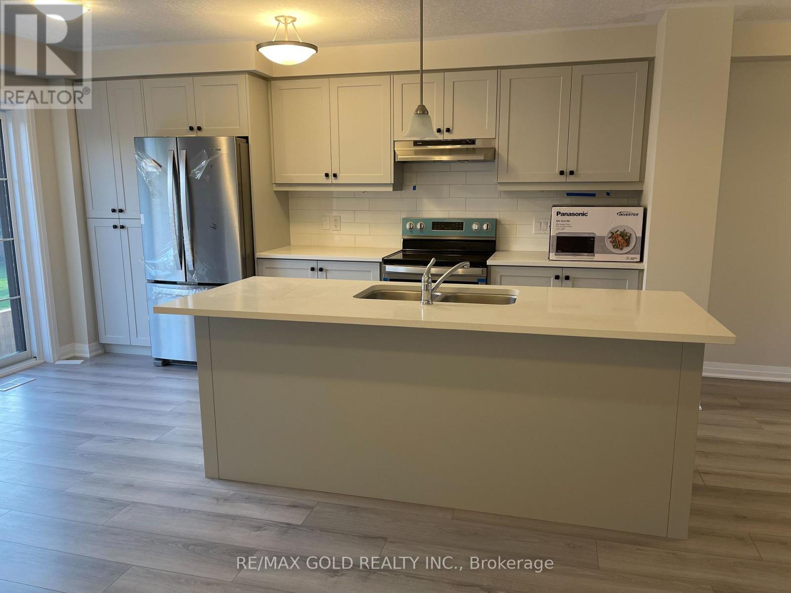 3 - 311 Woolwich Street, Waterloo, Ontario  N2K 0H4 - Photo 3 - X12601172