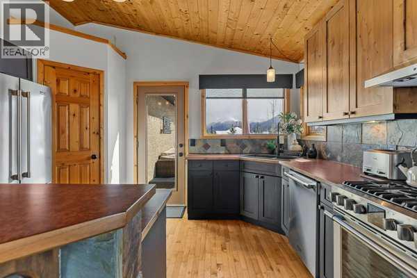 101 Wapiti Close, Canmore, Alberta  T1W 3B2 - Photo 7 - A2249361
