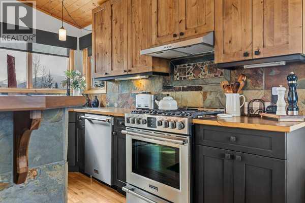 101 Wapiti Close, Canmore, Alberta  T1W 3B2 - Photo 8 - A2249361