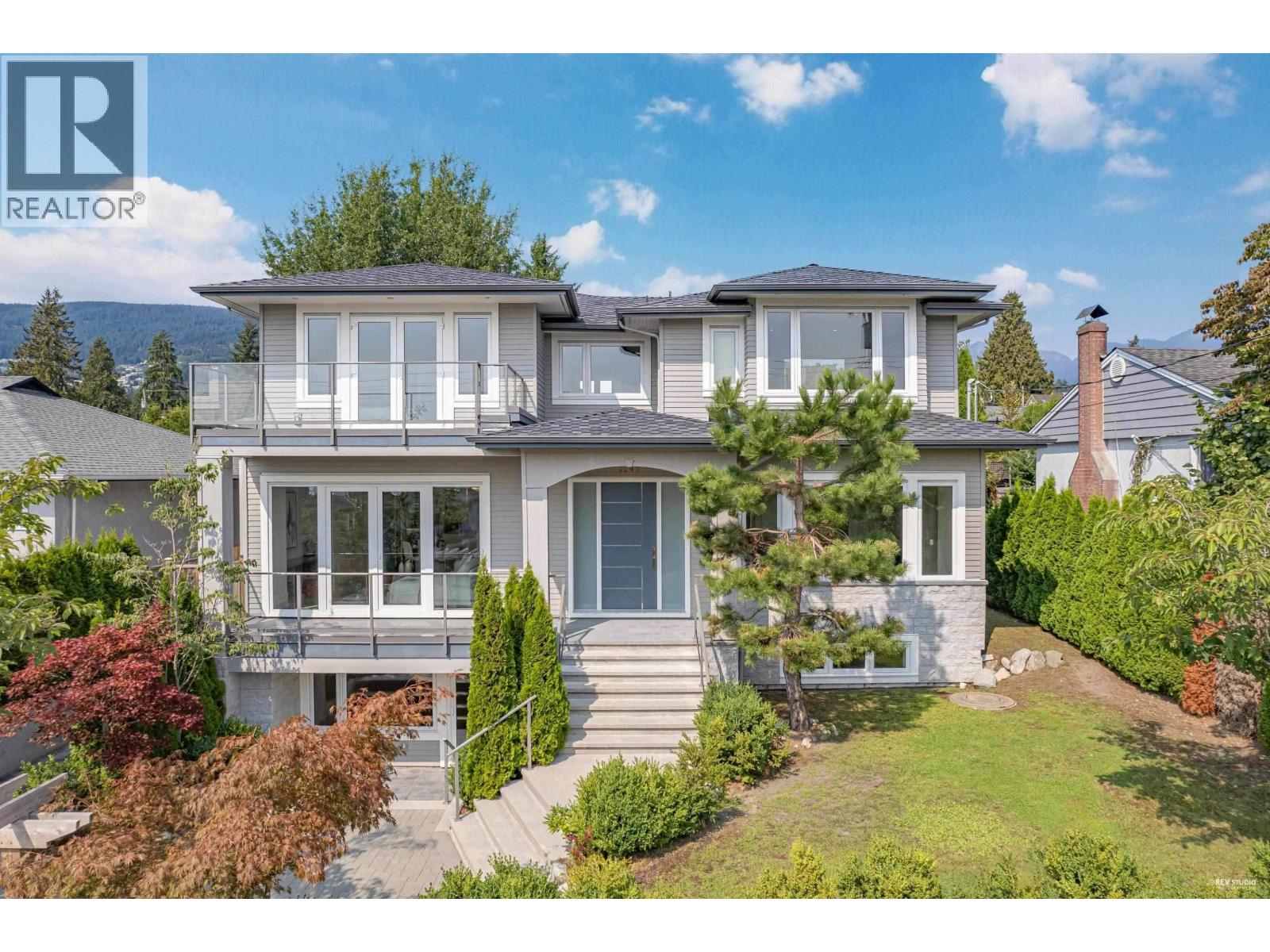 Garden Level-12xx Fulton Avenue, West Vancouver, British Columbia  V7T 1N7 - Photo 1 - R3072390