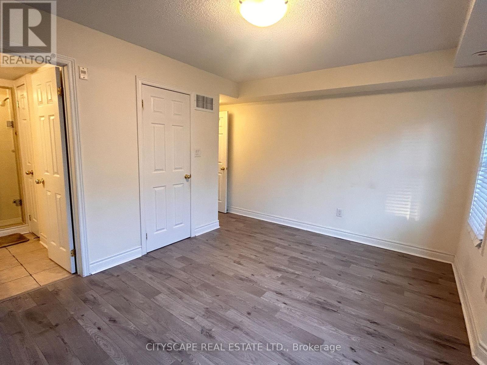 2 - 600 Shoreline Drive, Mississauga, Ontario  L5B 0A8 - Photo 8 - W12603208