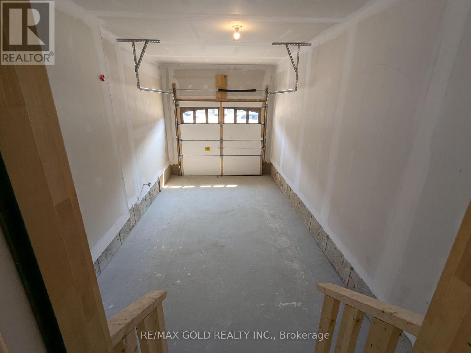 203 Broadacre Drive, Kitchener, Ontario N2R 0S6 - Photo 6 - X12601246