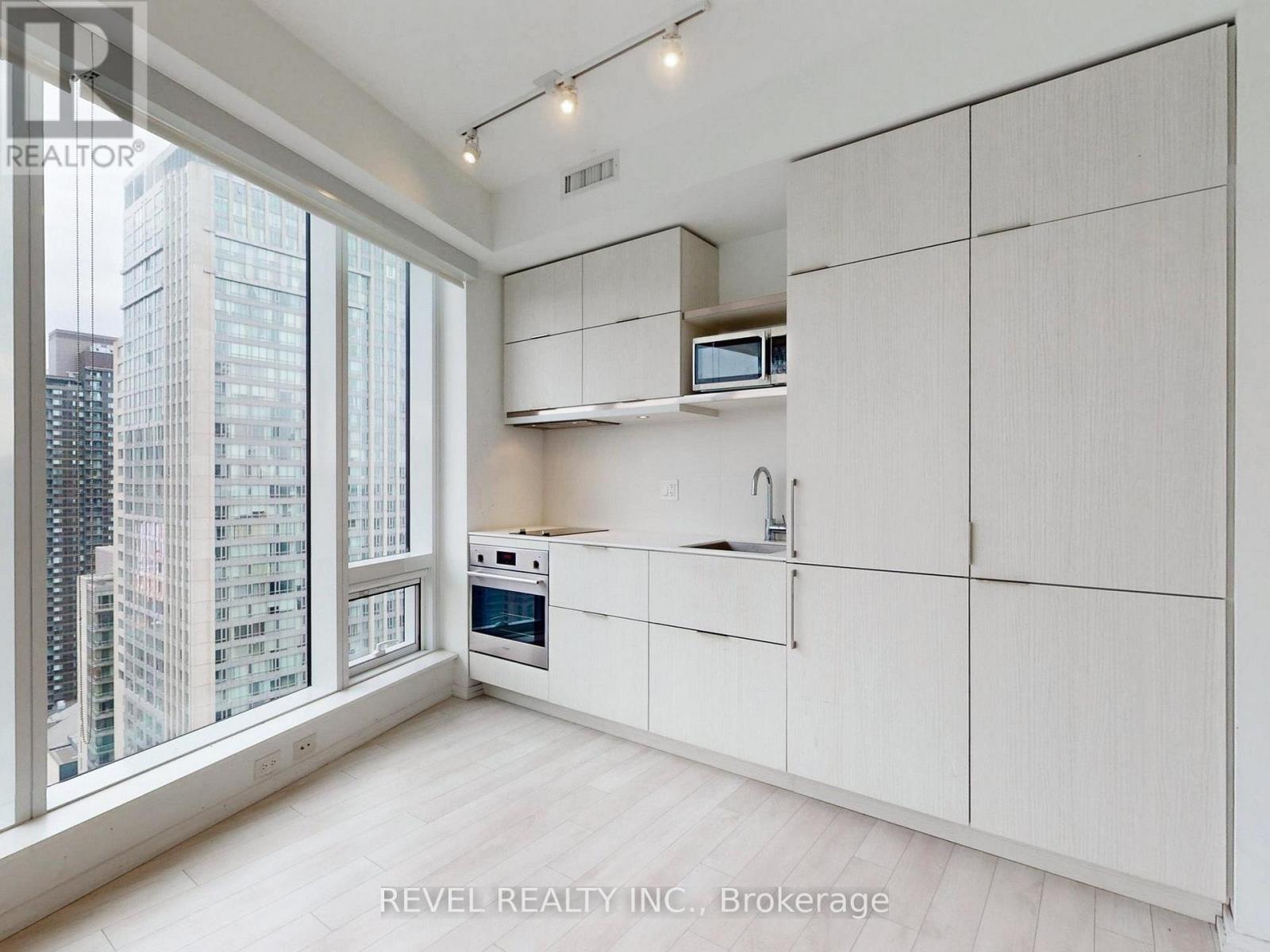 2412 - 197 Yonge Street, Toronto, Ontario  M5B 1M4 - Photo 12 - C12603400