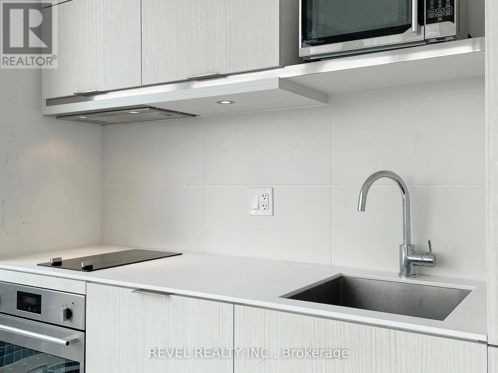 2412 - 197 Yonge Street, Toronto, Ontario  M5B 1M4 - Photo 14 - C12603400