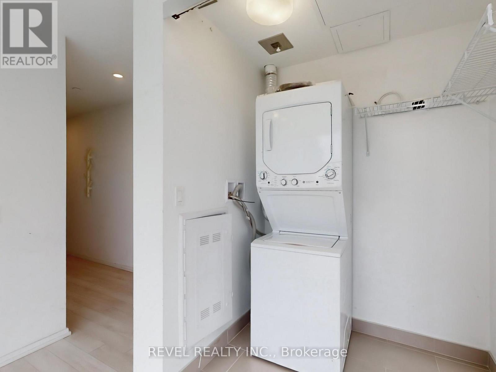 2412 - 197 Yonge Street, Toronto, Ontario  M5B 1M4 - Photo 16 - C12603400