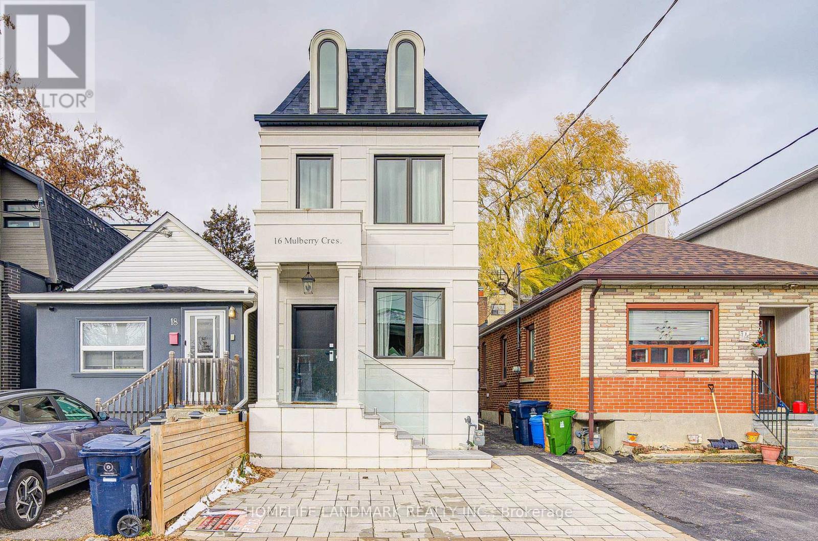 16 MULBERRY CRESCENT, Toronto, Ontario