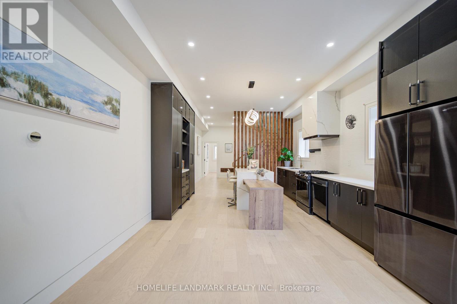 16 Mulberry Crescent, Toronto, Ontario  M6C 1N5 - Photo 10 - C12603410