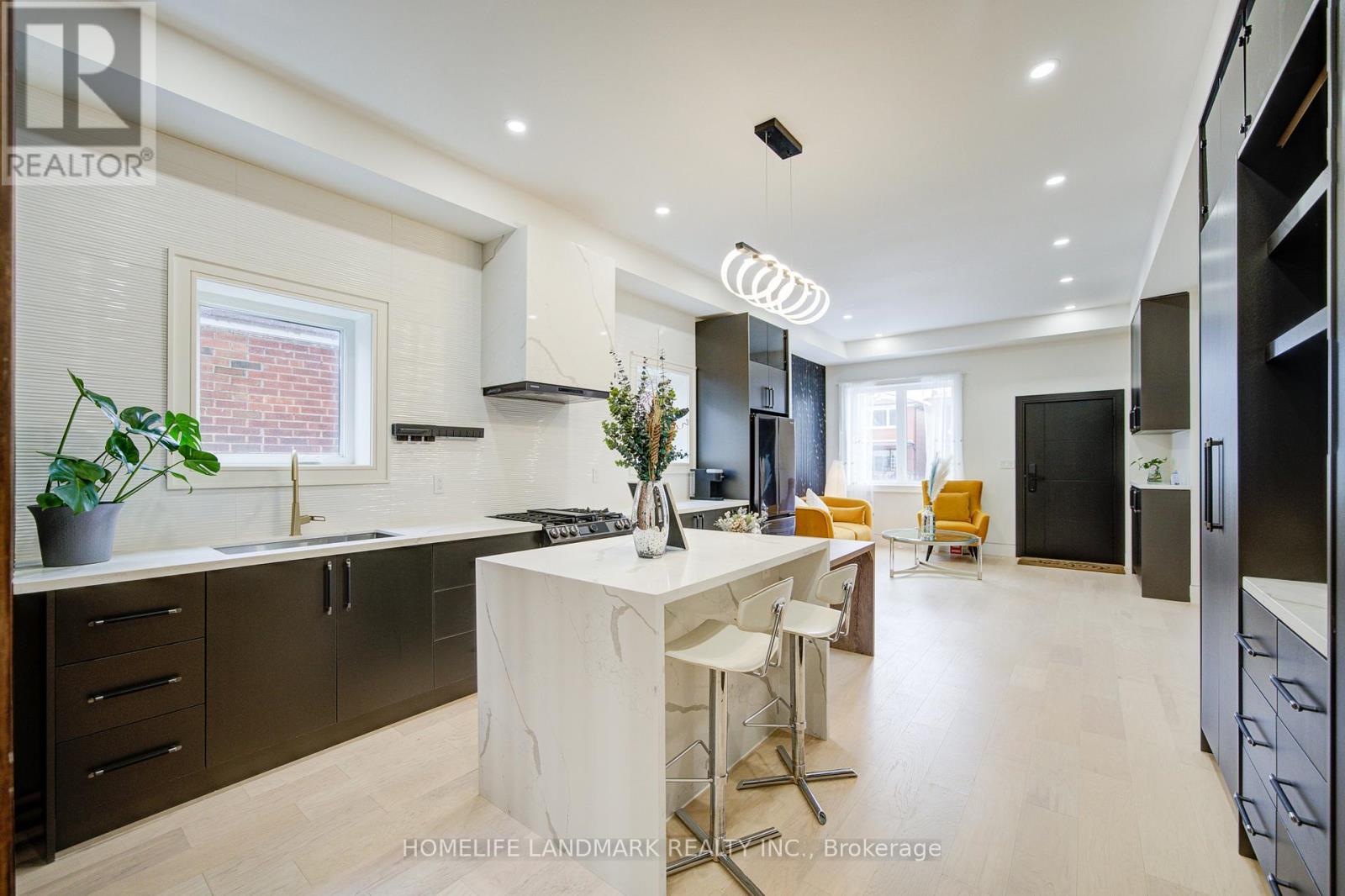 16 Mulberry Crescent, Toronto, Ontario  M6C 1N5 - Photo 13 - C12603410