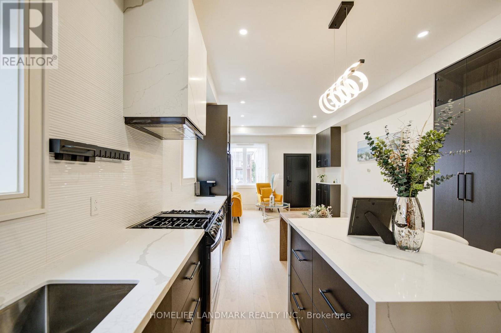 16 Mulberry Crescent, Toronto, Ontario  M6C 1N5 - Photo 14 - C12603410