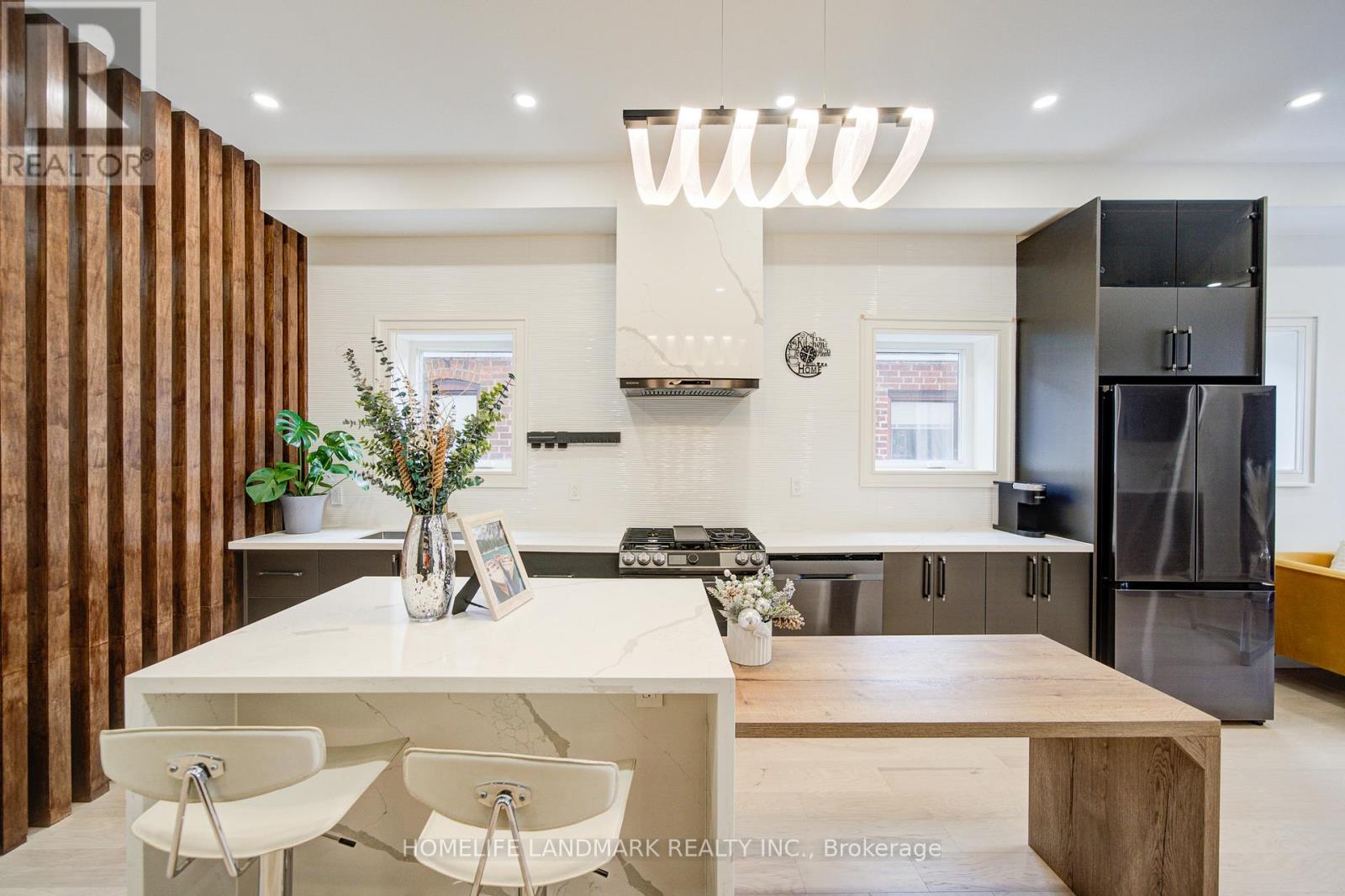 16 Mulberry Crescent, Toronto, Ontario  M6C 1N5 - Photo 15 - C12603410