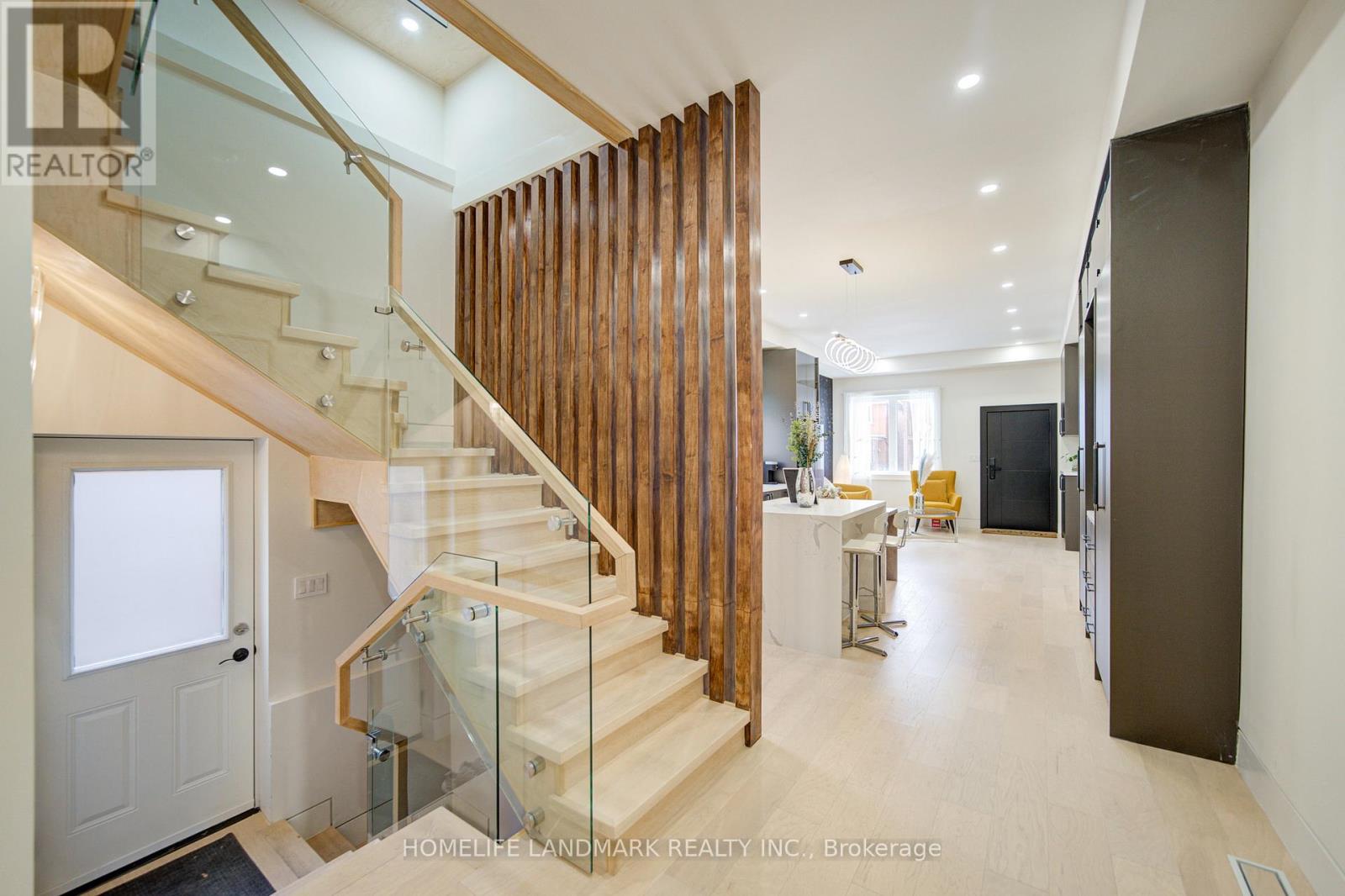 16 Mulberry Crescent, Toronto, Ontario  M6C 1N5 - Photo 17 - C12603410