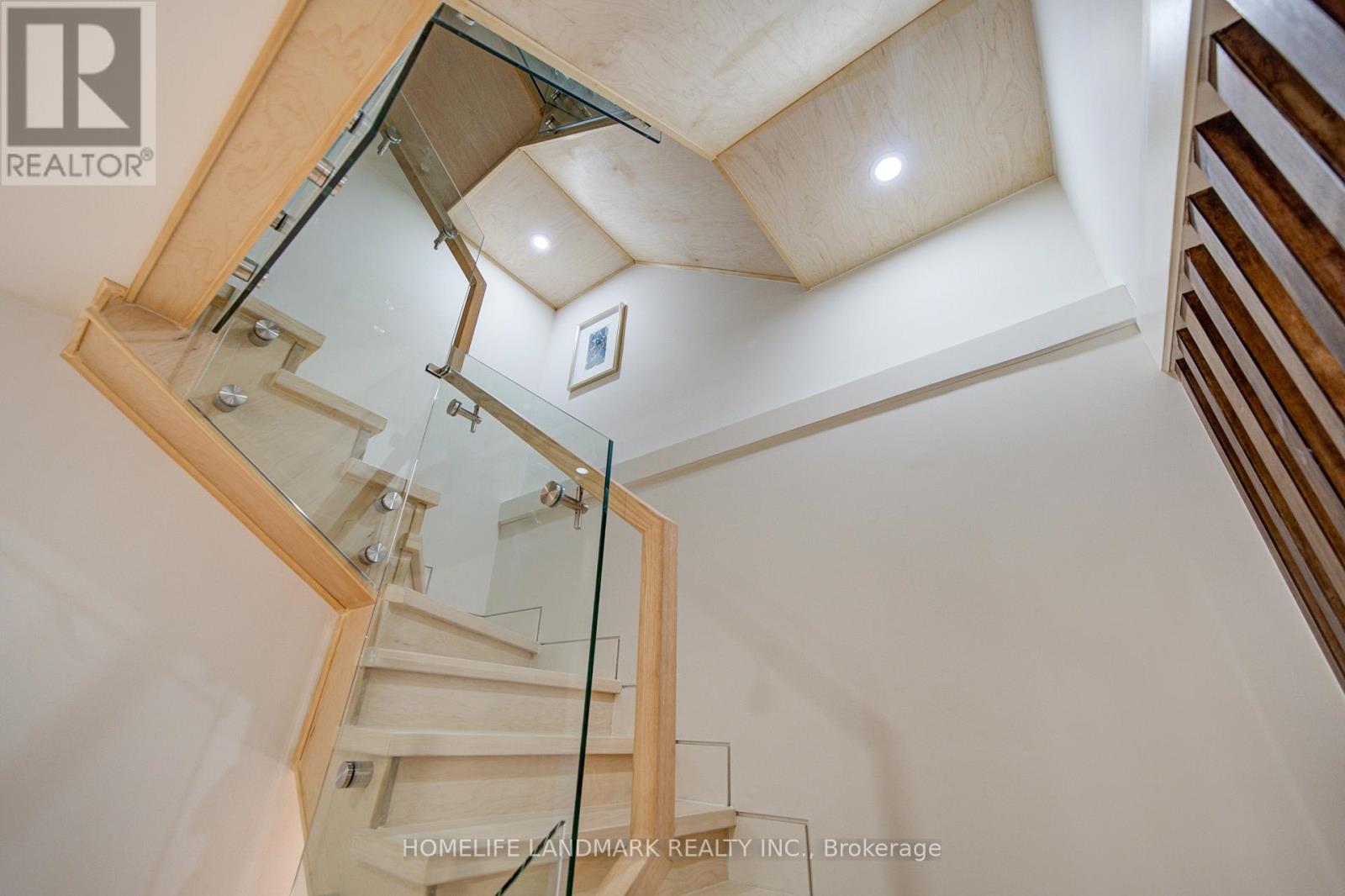 16 Mulberry Crescent, Toronto, Ontario  M6C 1N5 - Photo 21 - C12603410