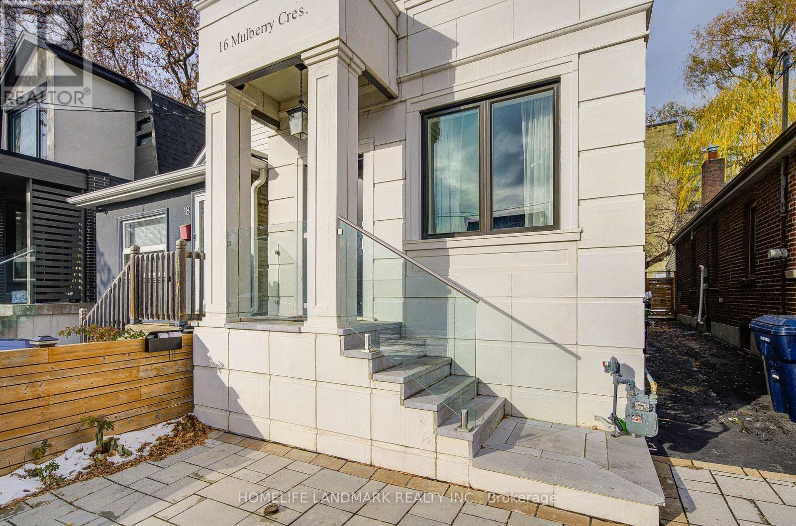 16 Mulberry Crescent, Toronto, Ontario  M6C 1N5 - Photo 3 - C12603410