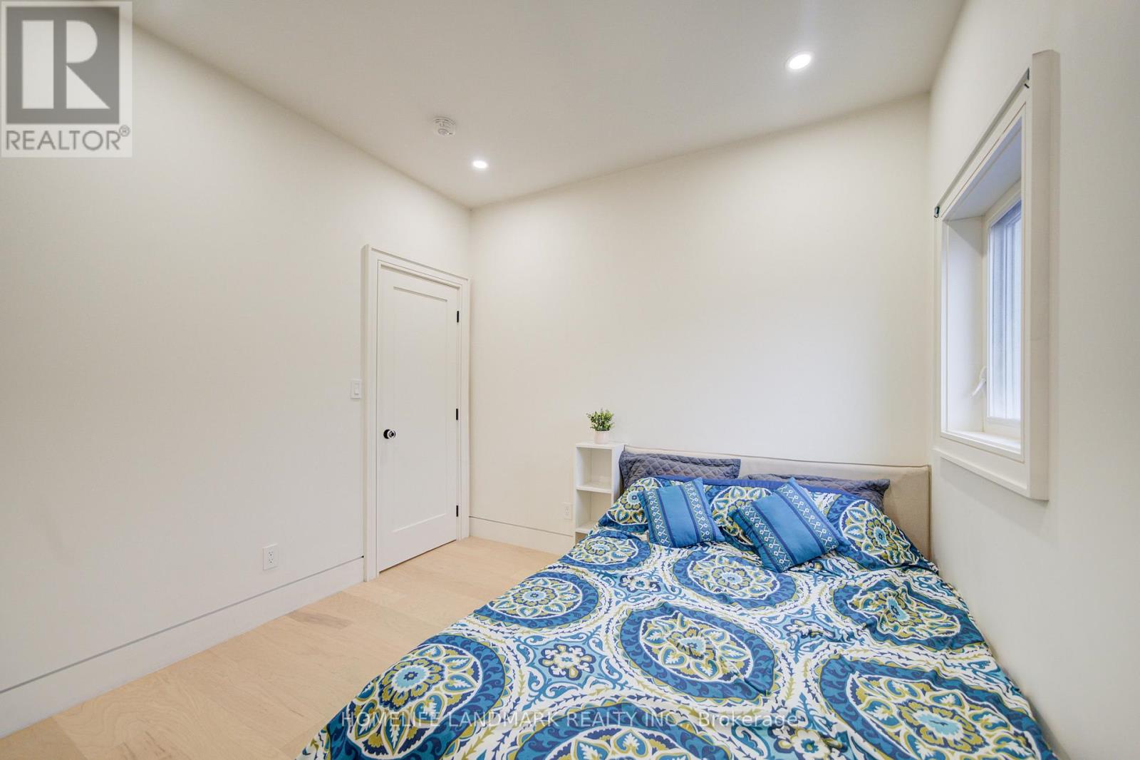 16 Mulberry Crescent, Toronto, Ontario  M6C 1N5 - Photo 31 - C12603410