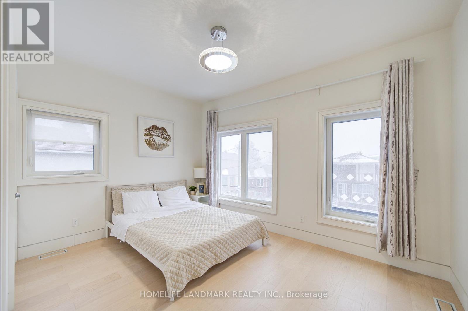 16 Mulberry Crescent, Toronto, Ontario  M6C 1N5 - Photo 34 - C12603410