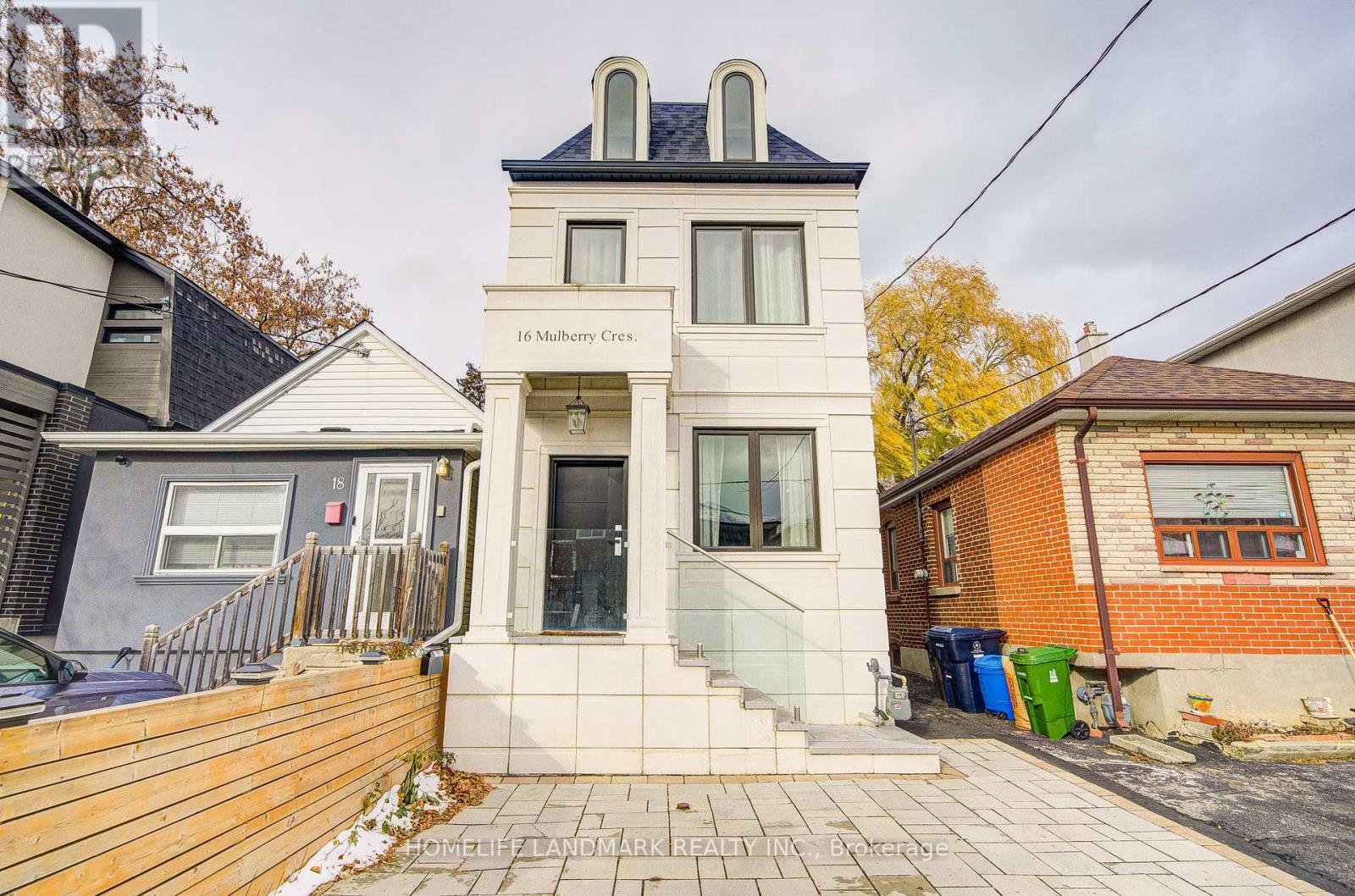 16 Mulberry Crescent, Toronto, Ontario  M6C 1N5 - Photo 4 - C12603410