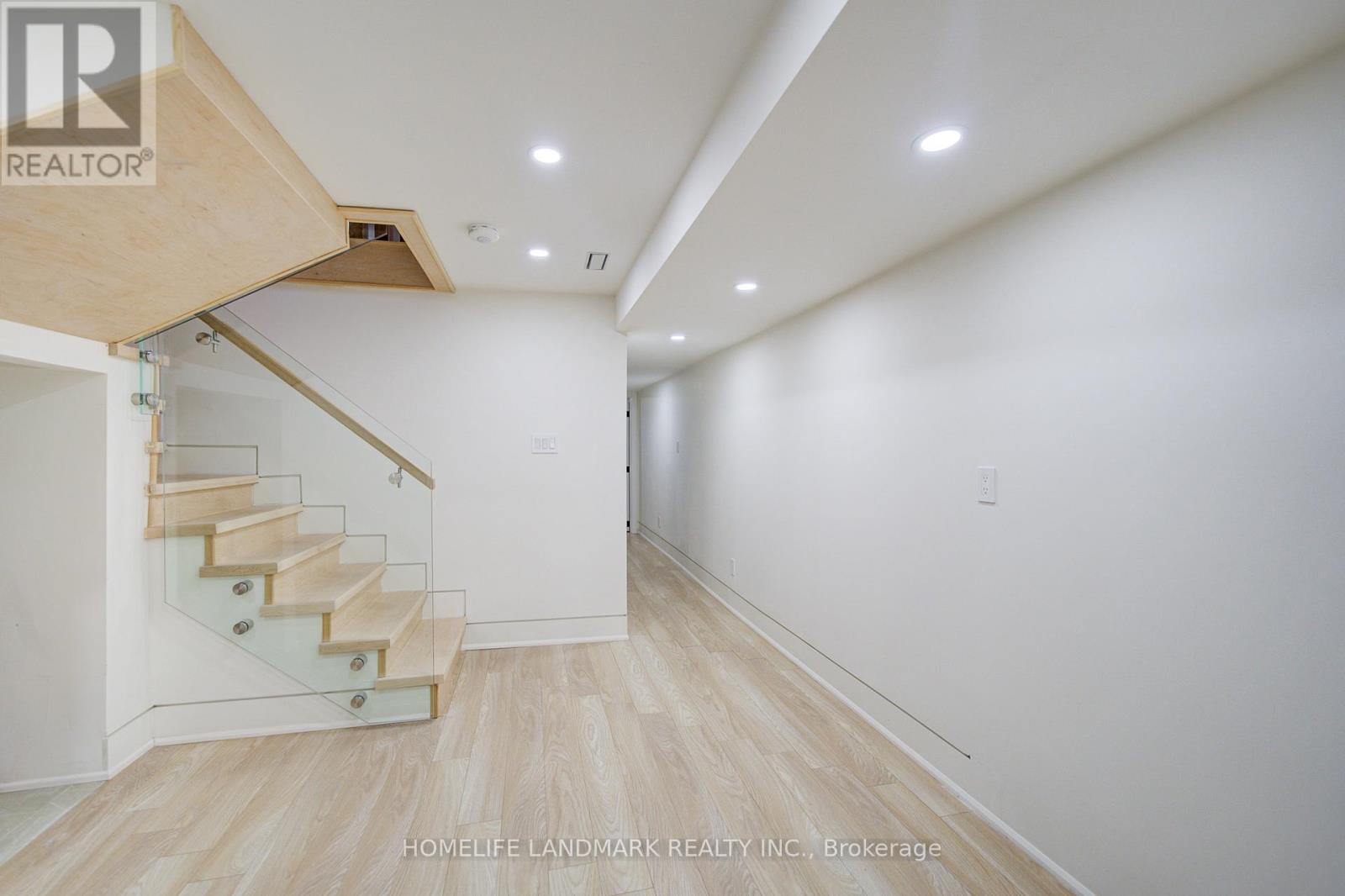 16 Mulberry Crescent, Toronto, Ontario  M6C 1N5 - Photo 43 - C12603410