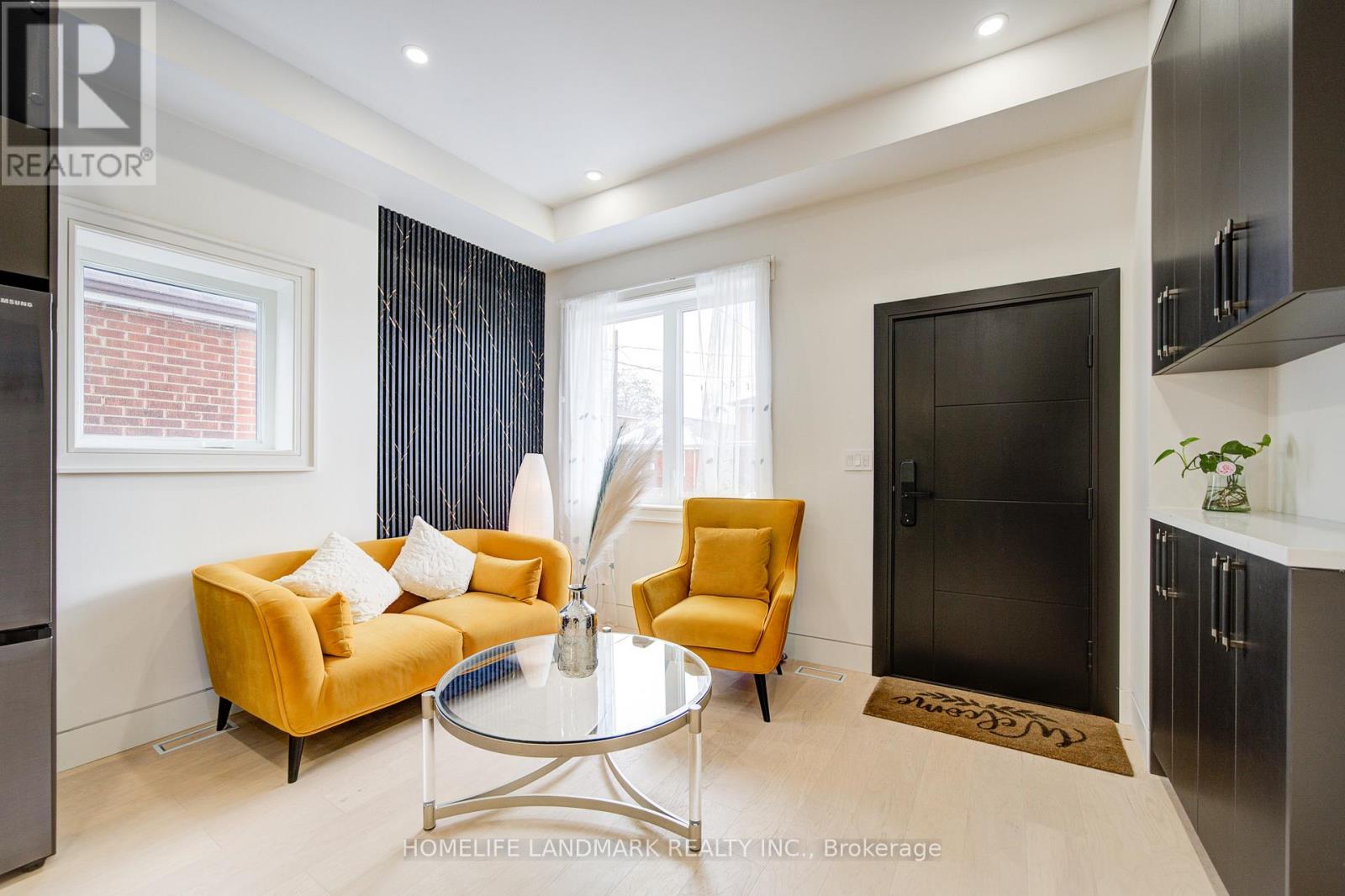 16 Mulberry Crescent, Toronto, Ontario  M6C 1N5 - Photo 5 - C12603410