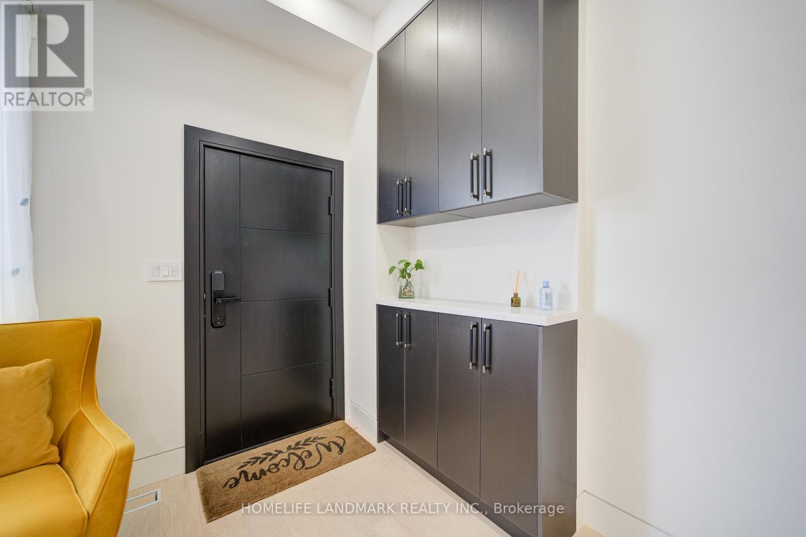 16 Mulberry Crescent, Toronto, Ontario  M6C 1N5 - Photo 6 - C12603410