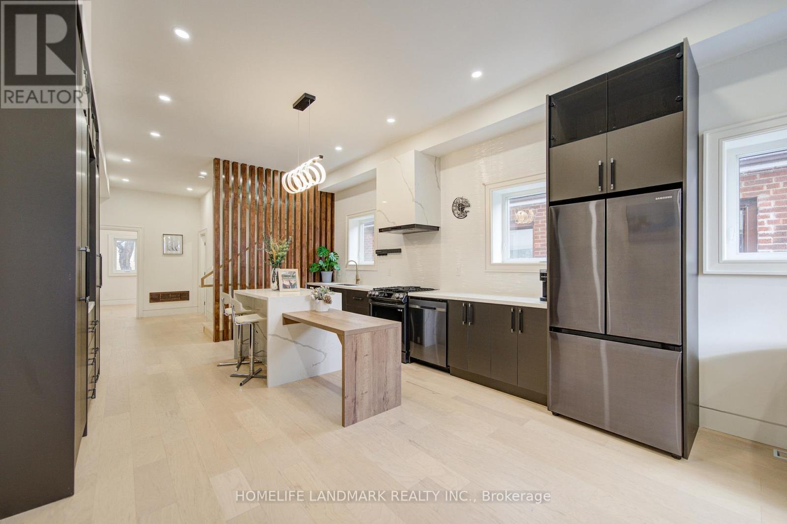 16 Mulberry Crescent, Toronto, Ontario  M6C 1N5 - Photo 9 - C12603410