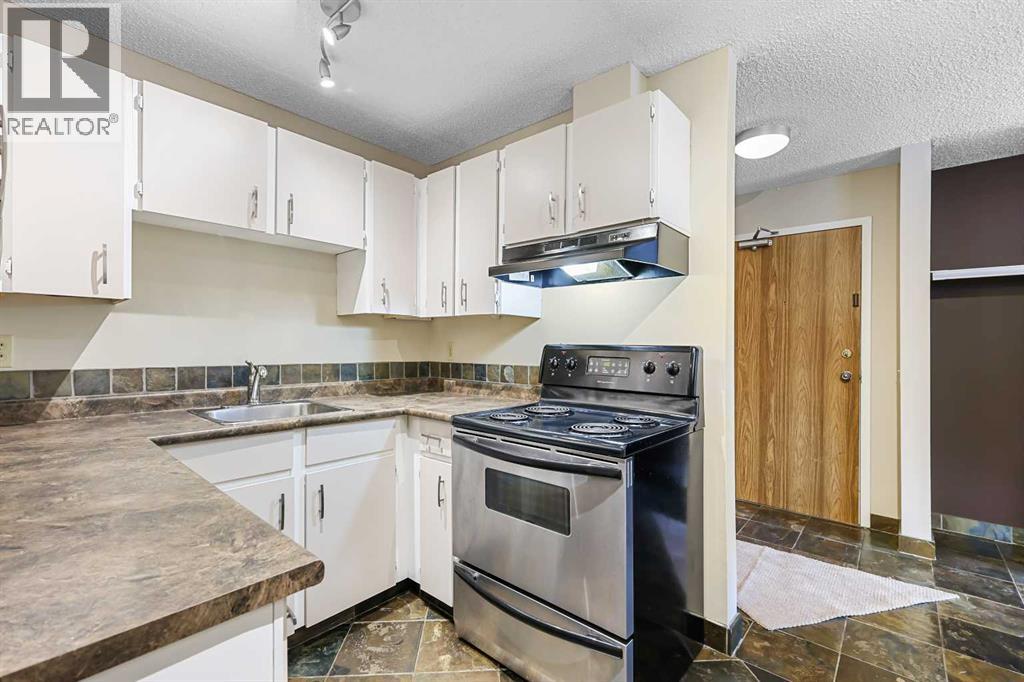 3211, 80 Glamis Drive Sw, Calgary, Alberta  T3E 6T7 - Photo 7 - A2273221