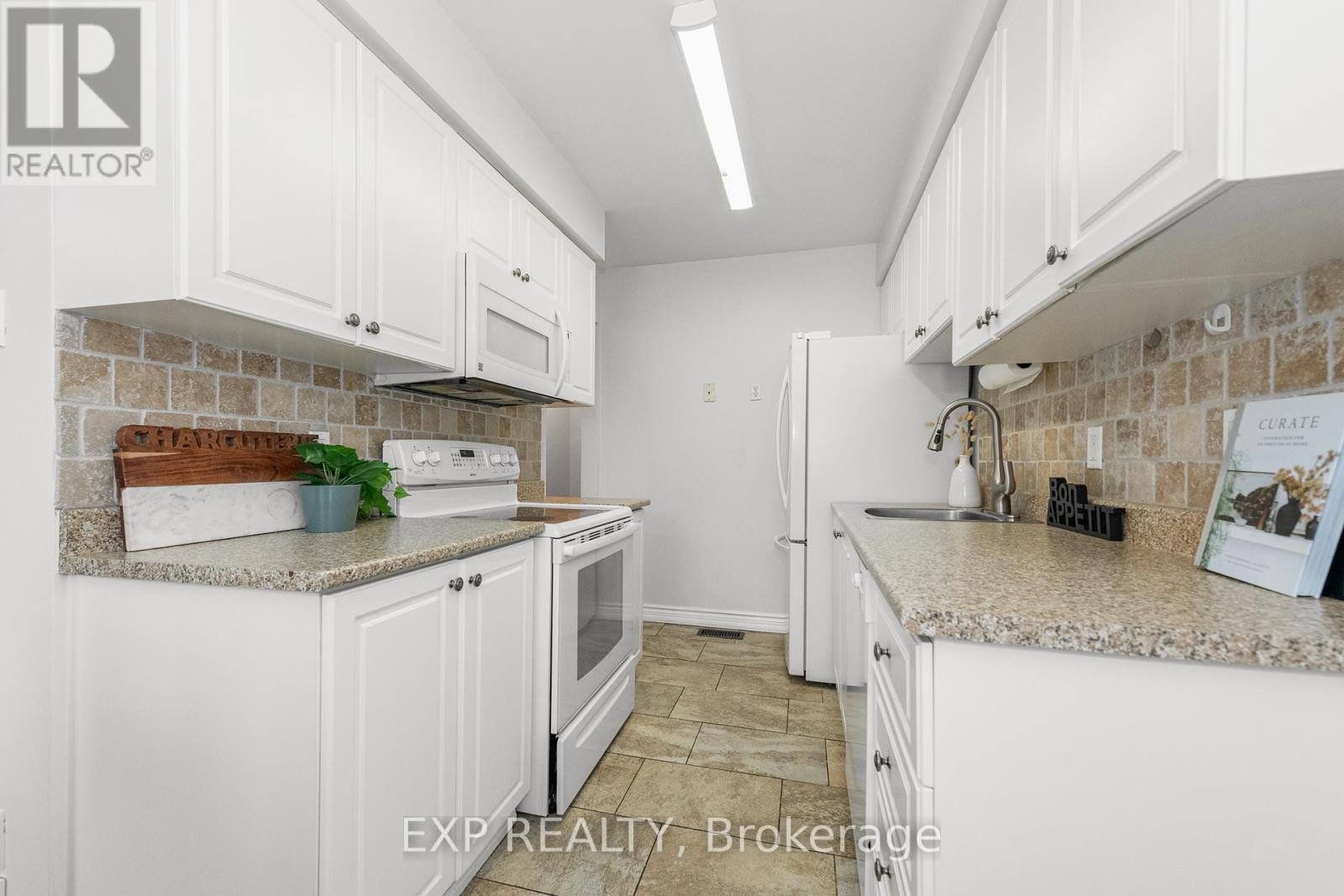 F - 6 Arnold Drive, Ottawa, Ontario  K2H 6V9 - Photo 12 - X12603456