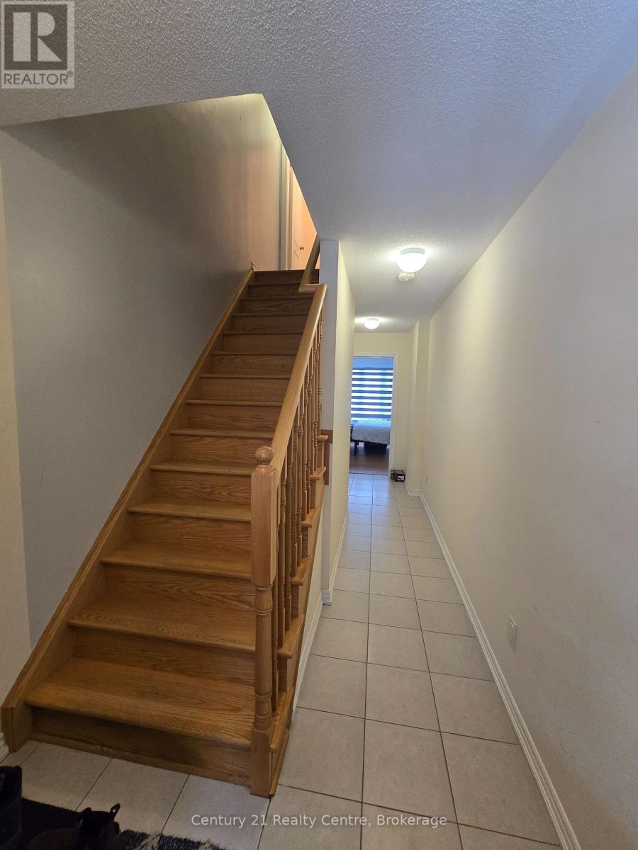 5 Shiff Crescent, Brampton, Ontario  L6Z 0B4 - Photo 2 - W12603434