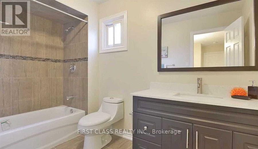 659 Thamesford Terrace, Mississauga, Ontario L5R 2B8 - Photo 12 - W12603458